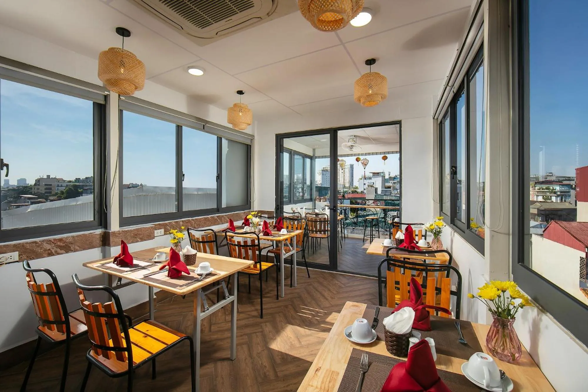 Breakfast in Hanoi La Cascada House & Travel