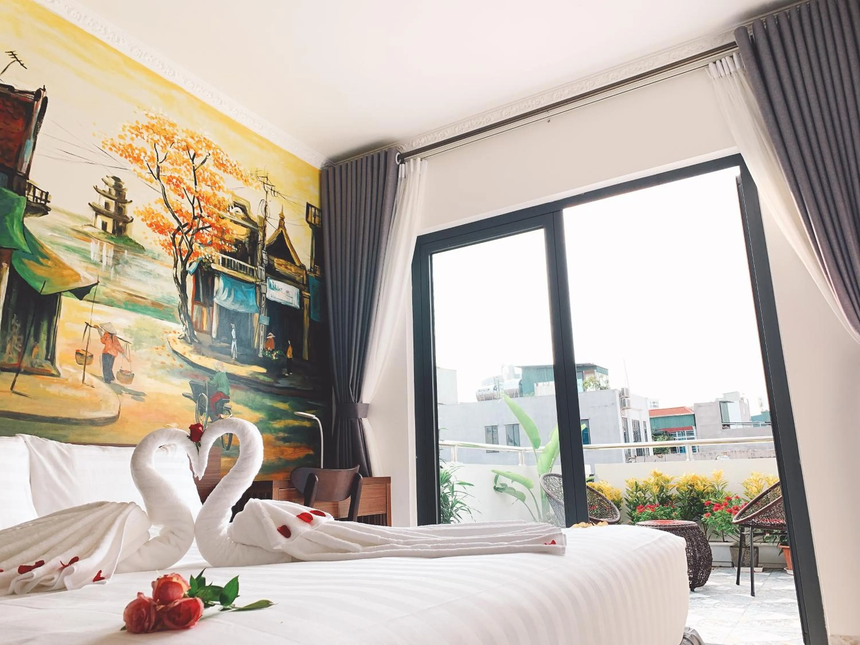 Photo of the whole room, Bed in Hanoi La Cascada House & Travel