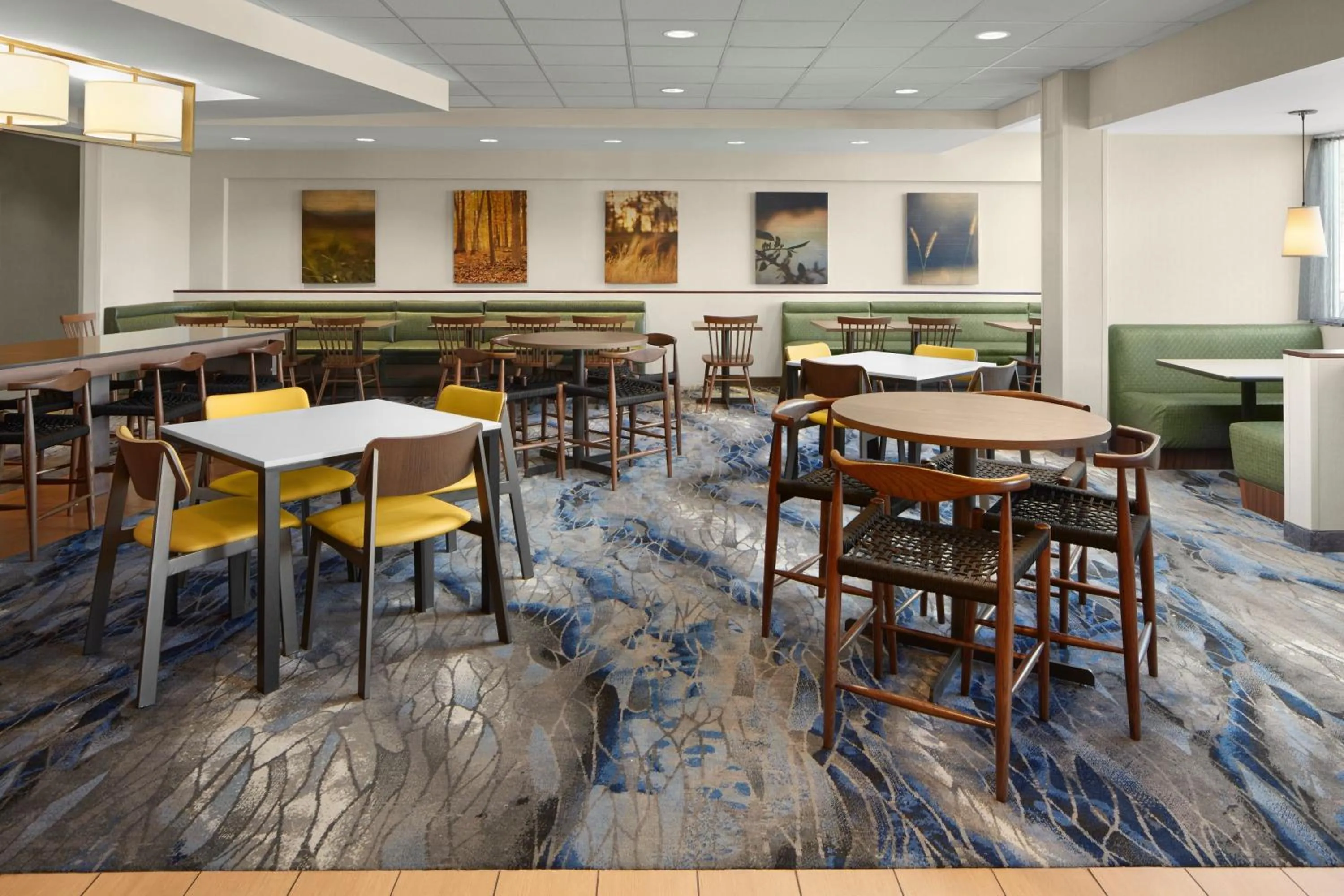 Breakfast in Fairfield Inn & Suites by Marriott DuBois