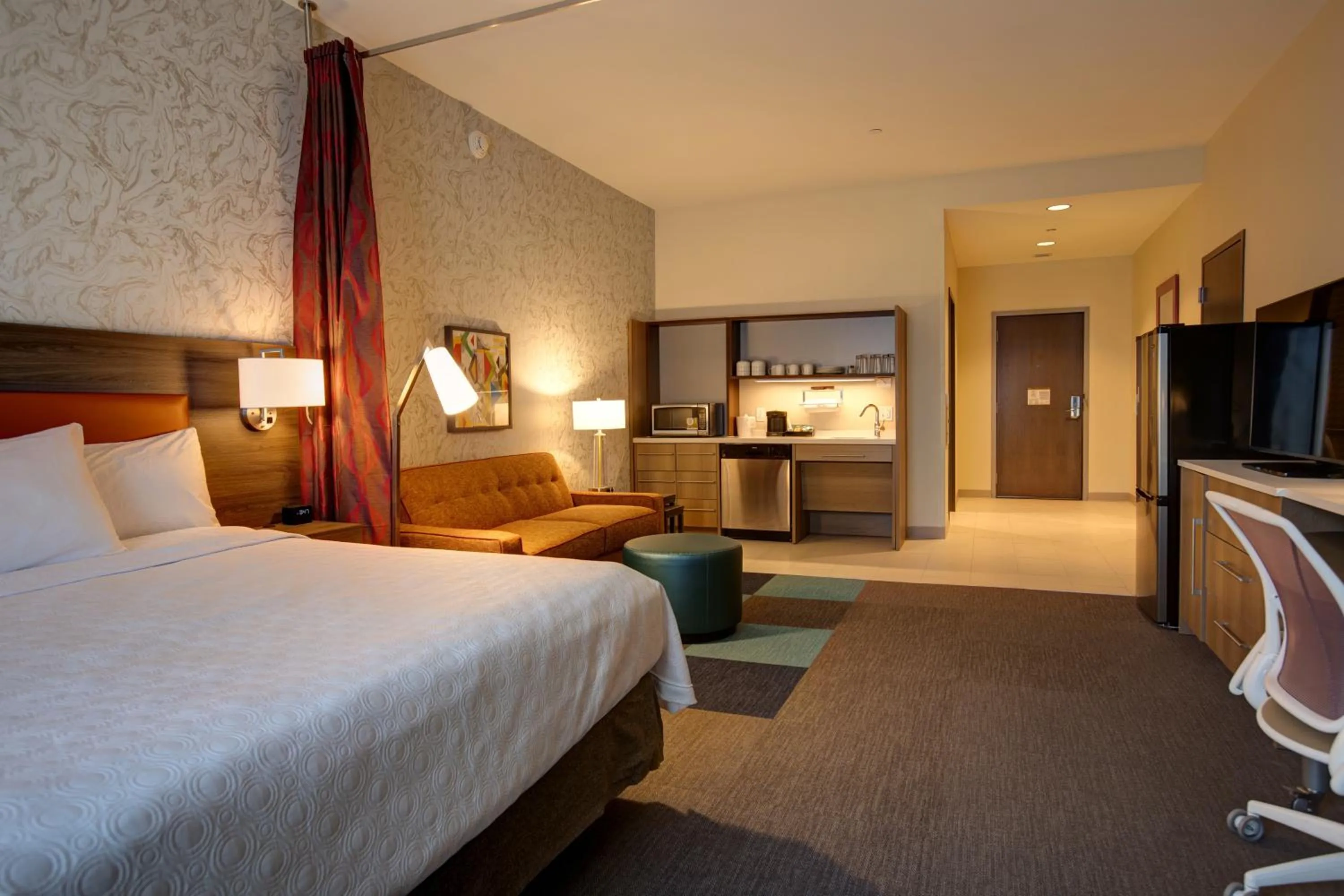 Bedroom, Bed in Home2 Suites By Hilton Charlotte Uptown