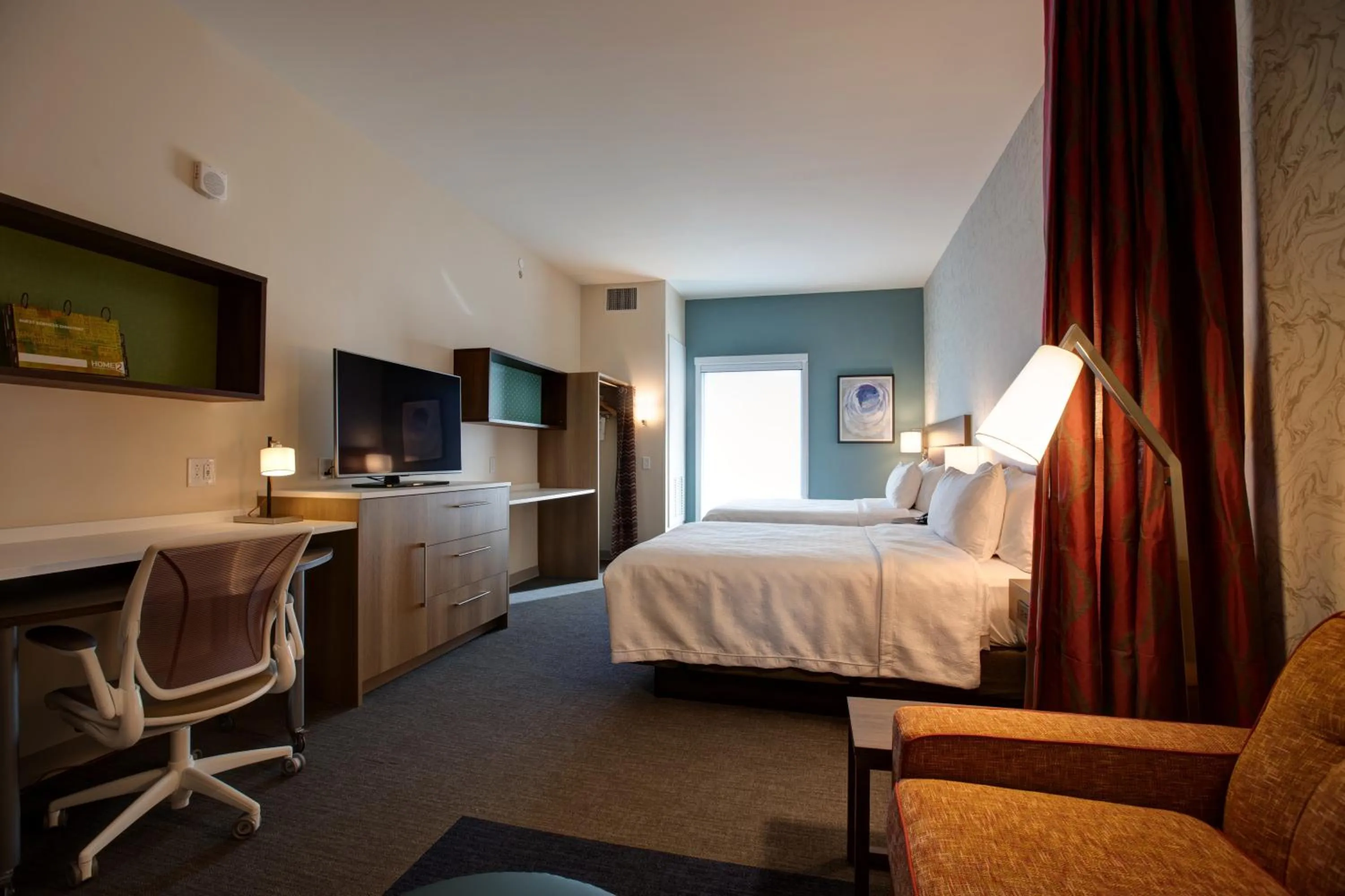 Bedroom, Bed in Home2 Suites By Hilton Charlotte Uptown