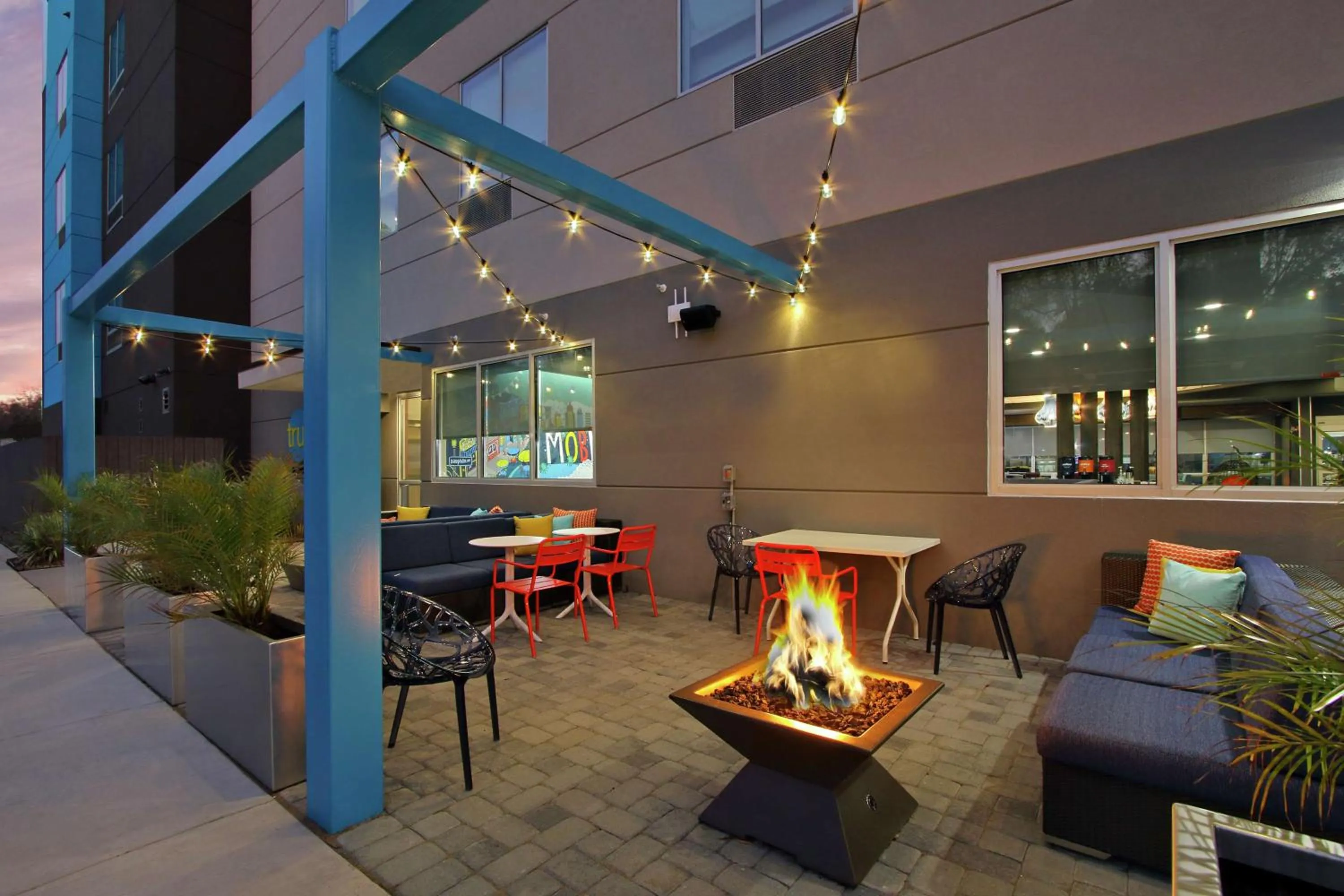 Patio in Tru By Hilton Mobile