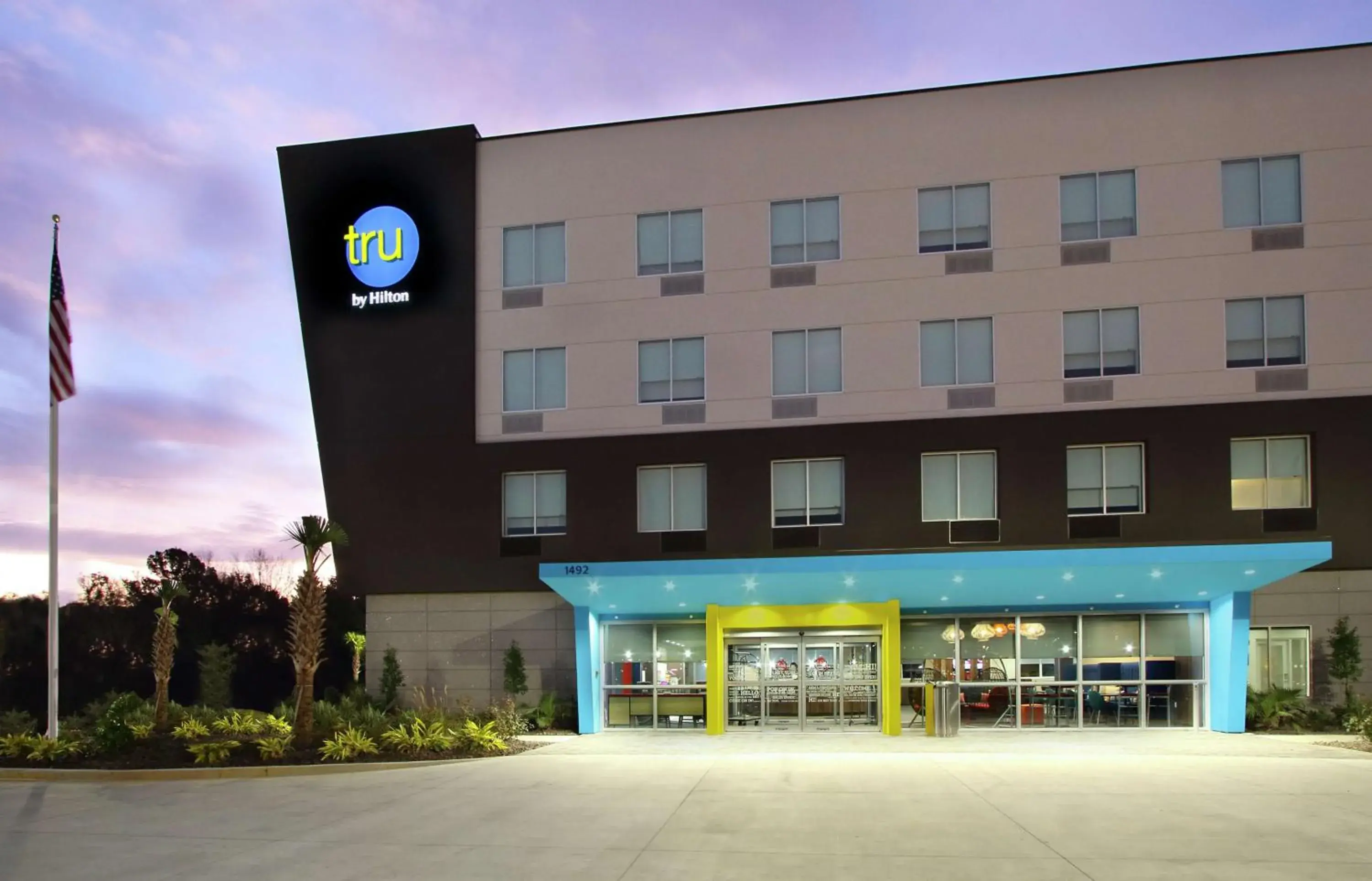 Property building in Tru By Hilton Mobile Property building in Tru By Hilton Mobile