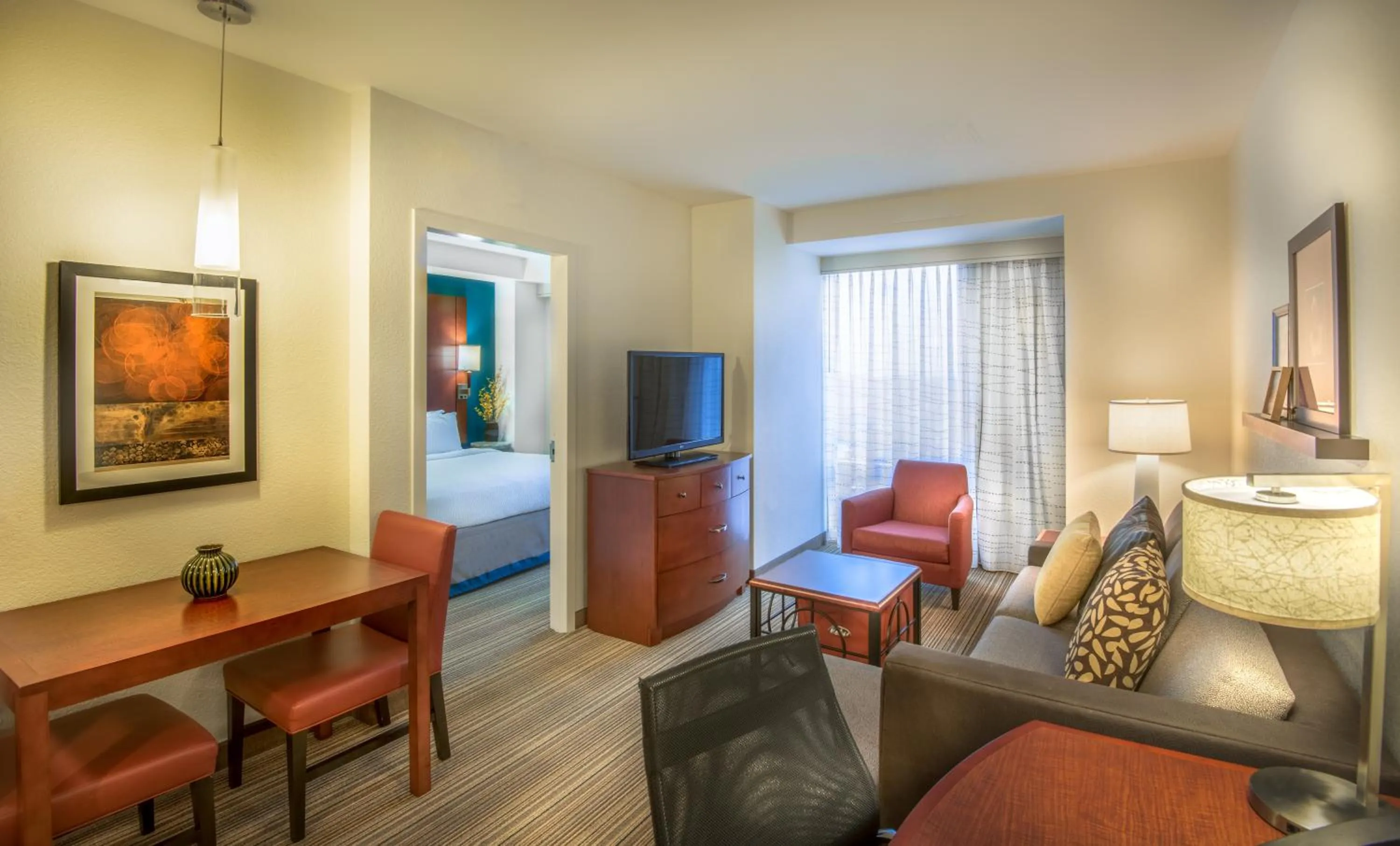 Communal lounge/ TV room in Residence Inn by Marriott Arlington Ballston