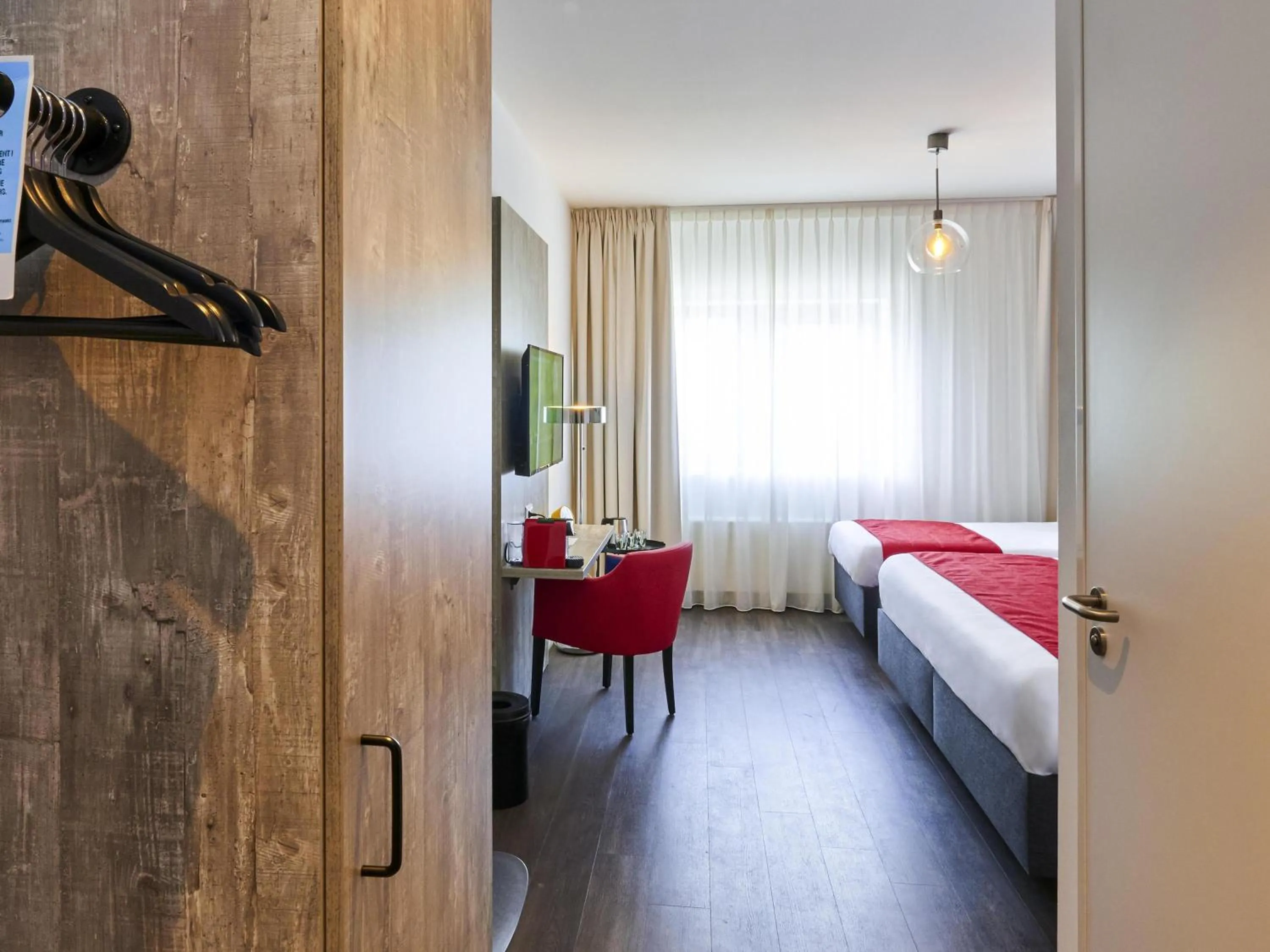 Bedroom, Bed in ibis Styles Almere