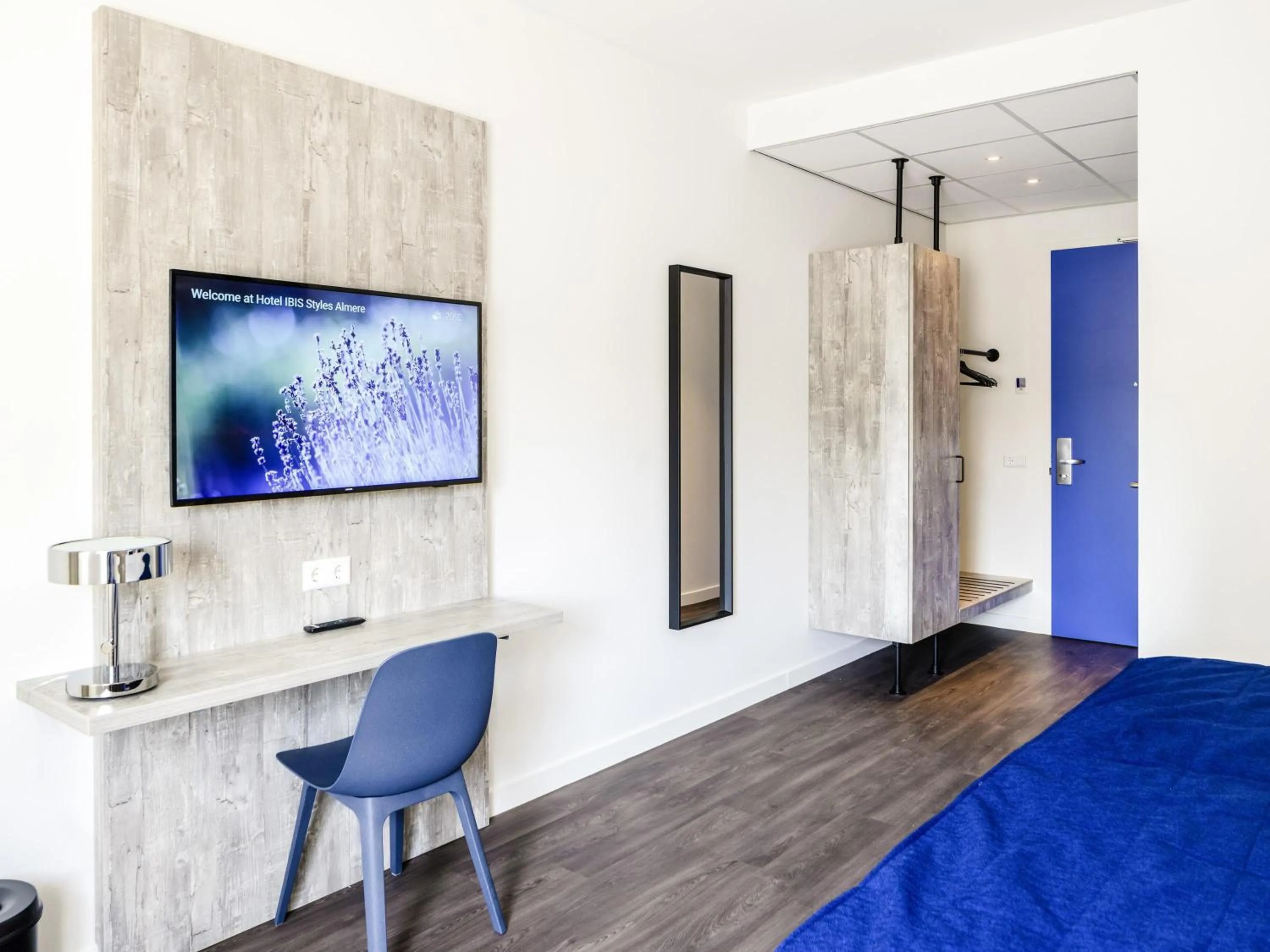 Bedroom, Bed in ibis Styles Almere