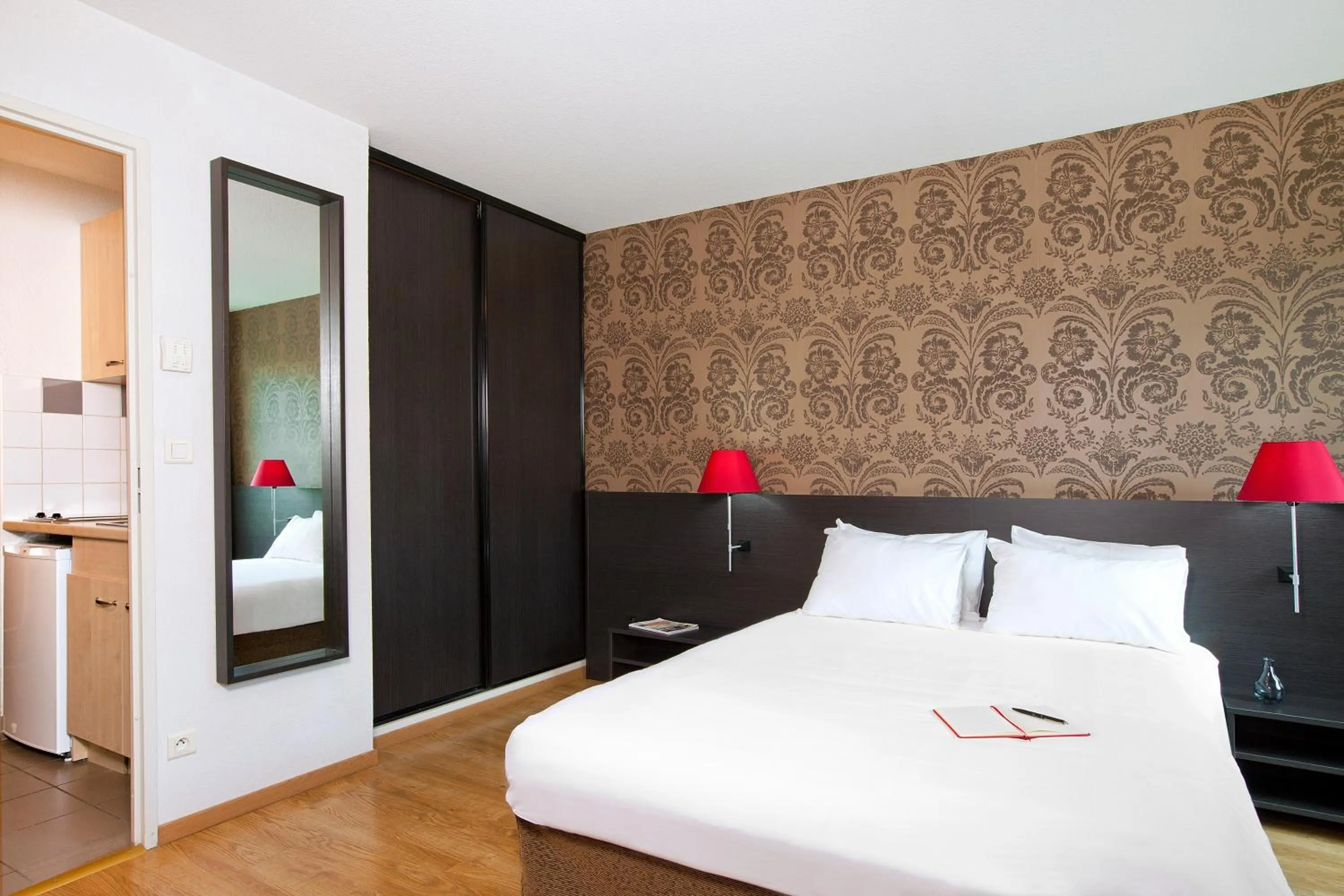 Bedroom, Bed in Residhome Metz Lorraine