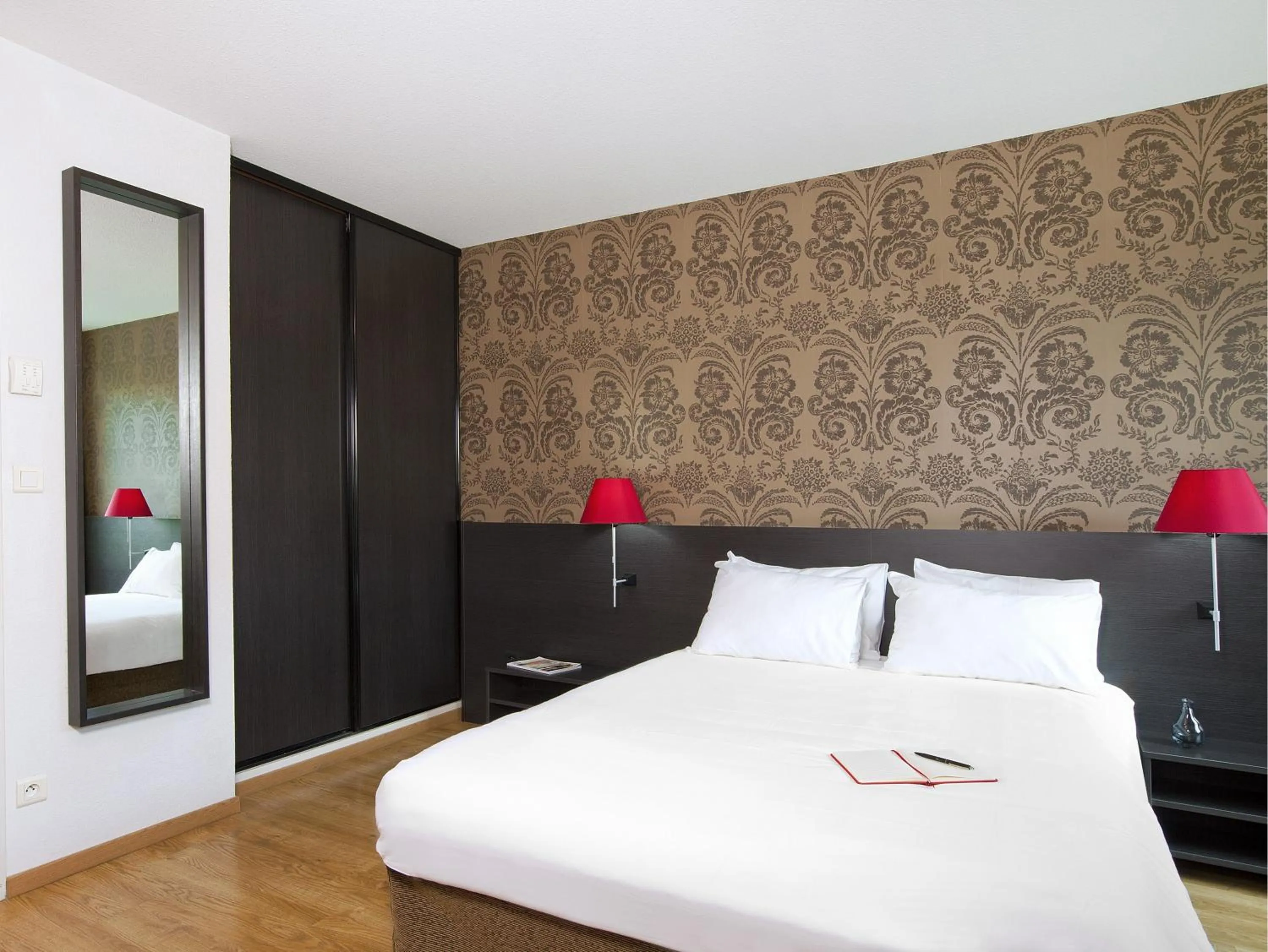 Bedroom, Bed in Residhome Metz Lorraine