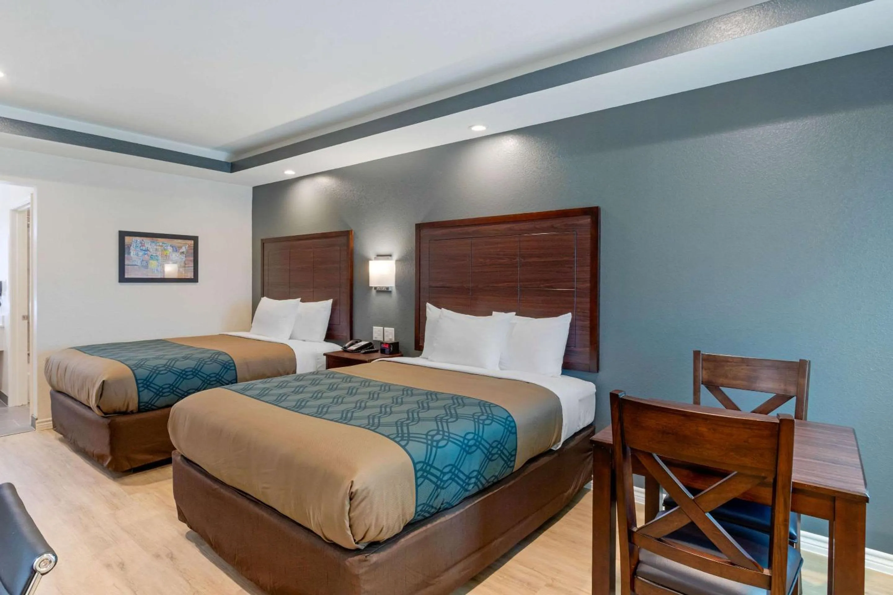 Photo of the whole room, Bed in Econo Lodge Houston Northwest - Cypress