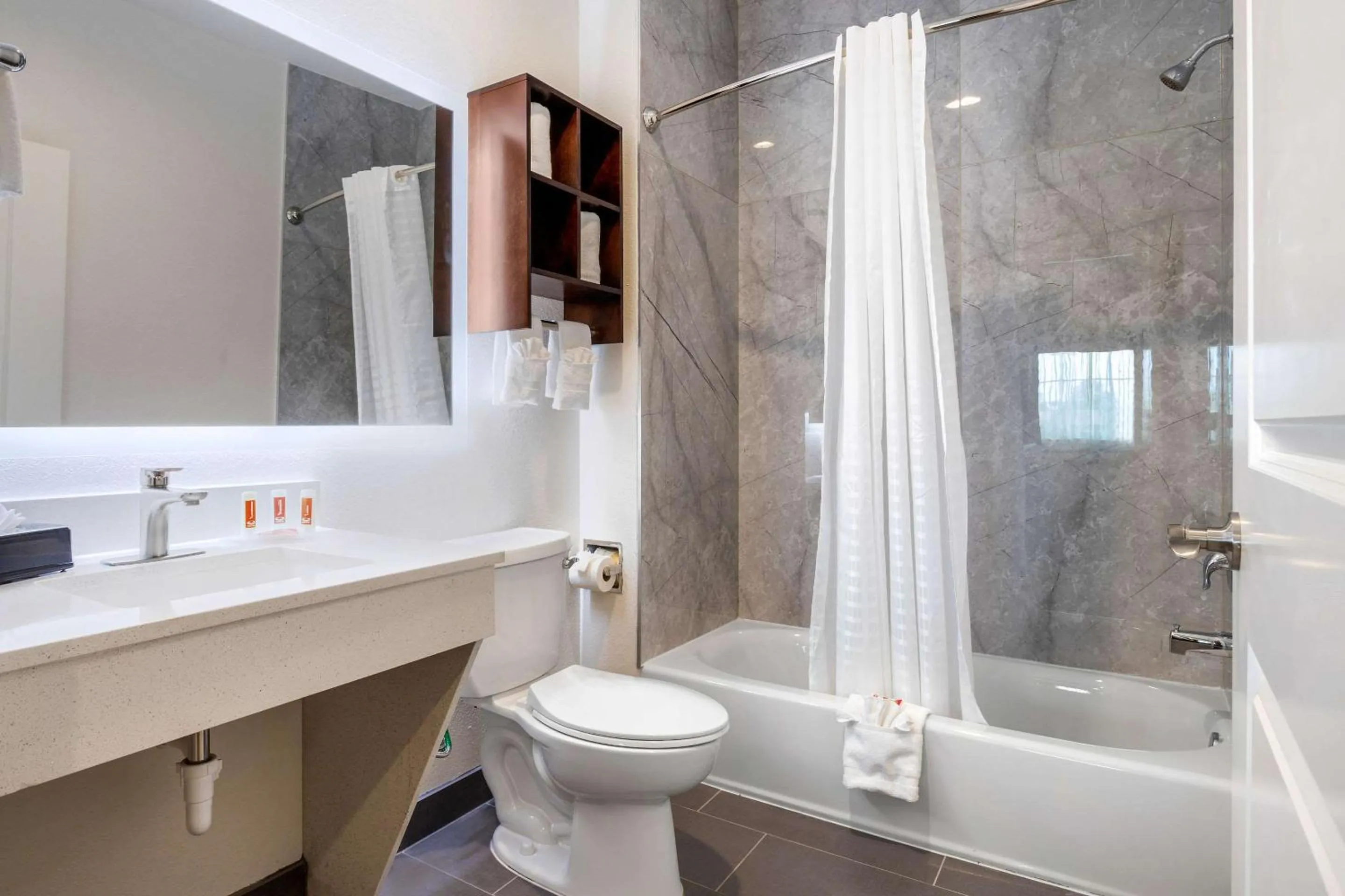 Photo of the whole room in Econo Lodge Houston Northwest - Cypress