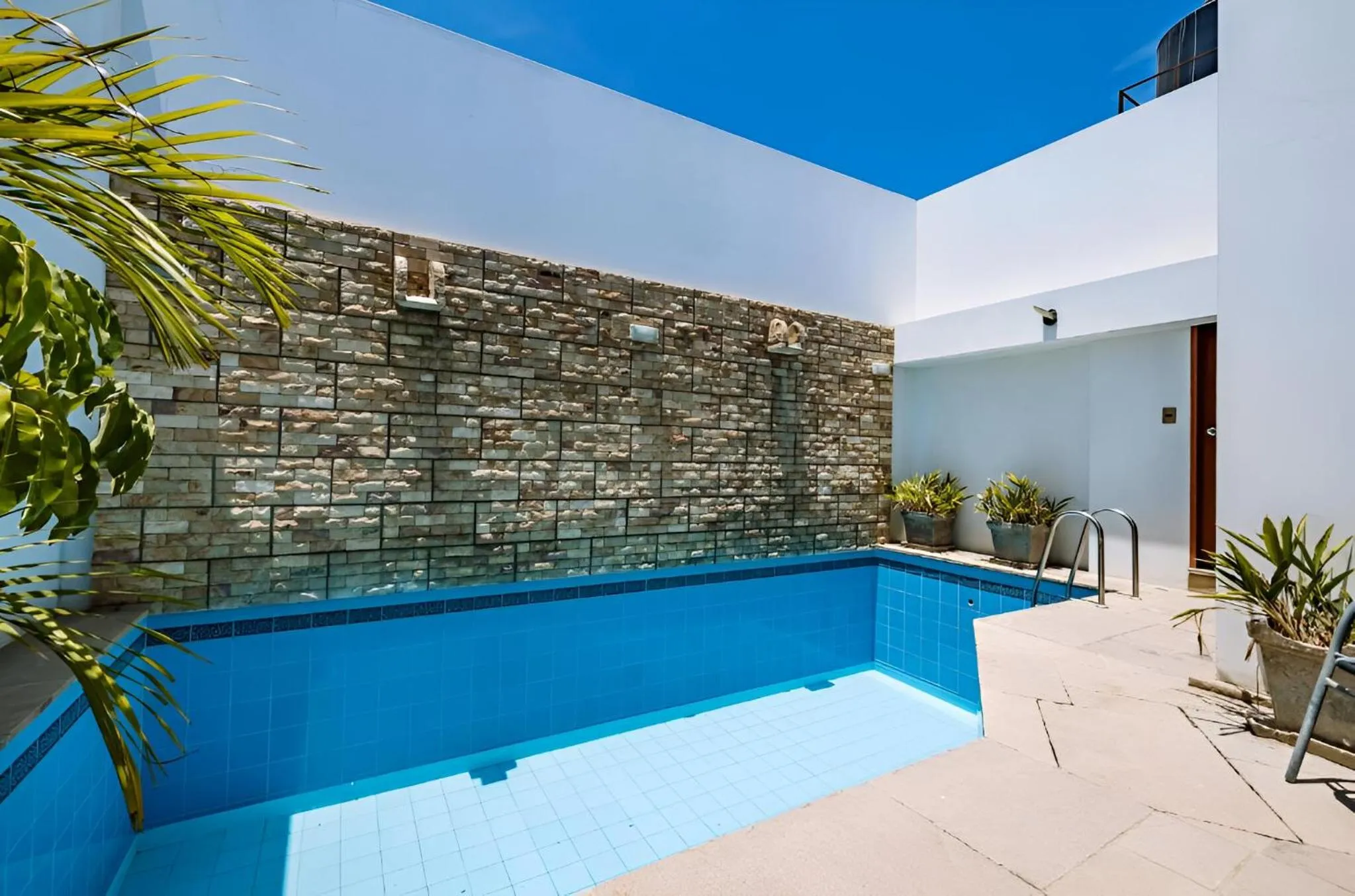 Swimming pool in Hotel Casa de la Luna