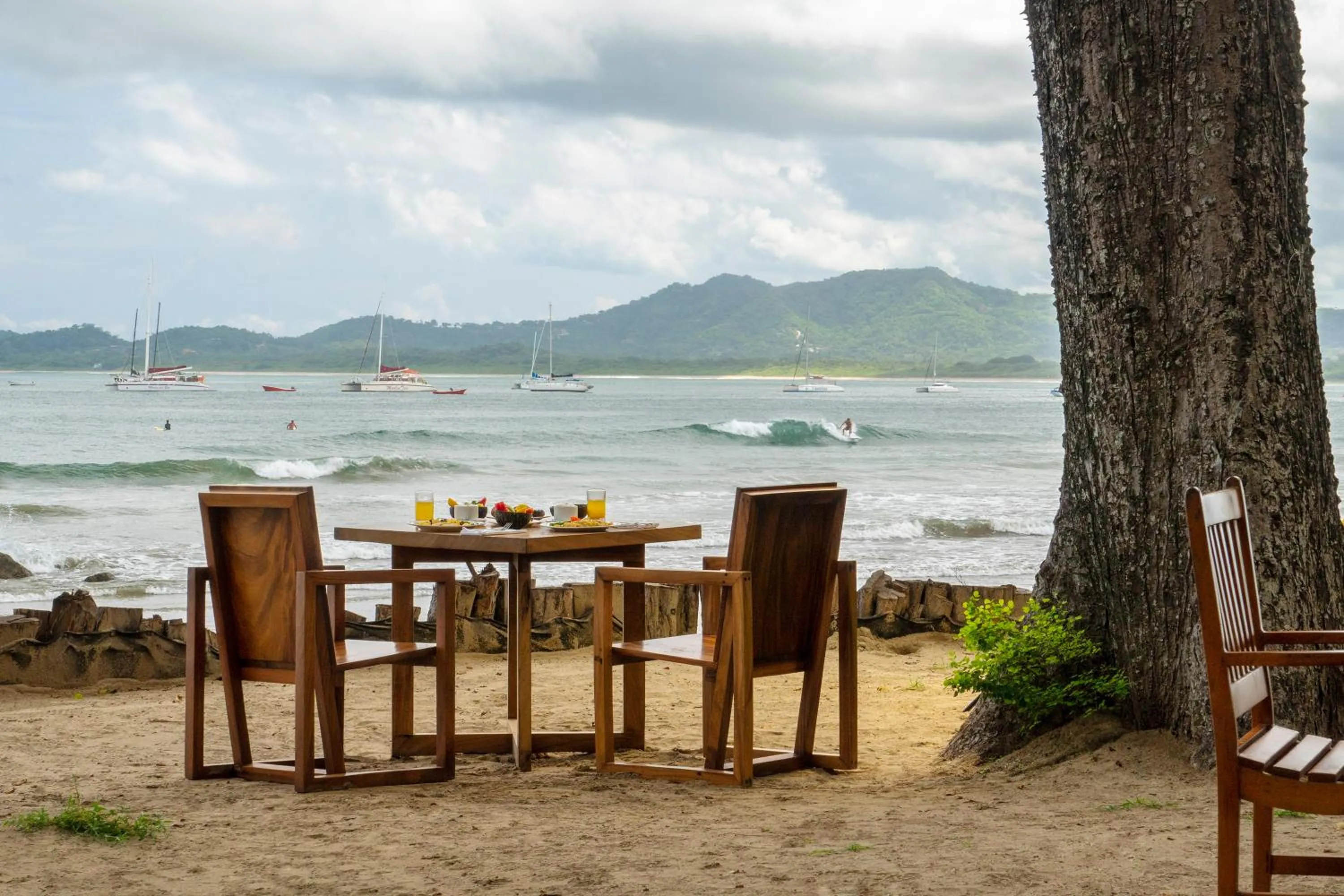 Restaurant/places to eat in Capitán Suizo Beachfront Boutique Hotel