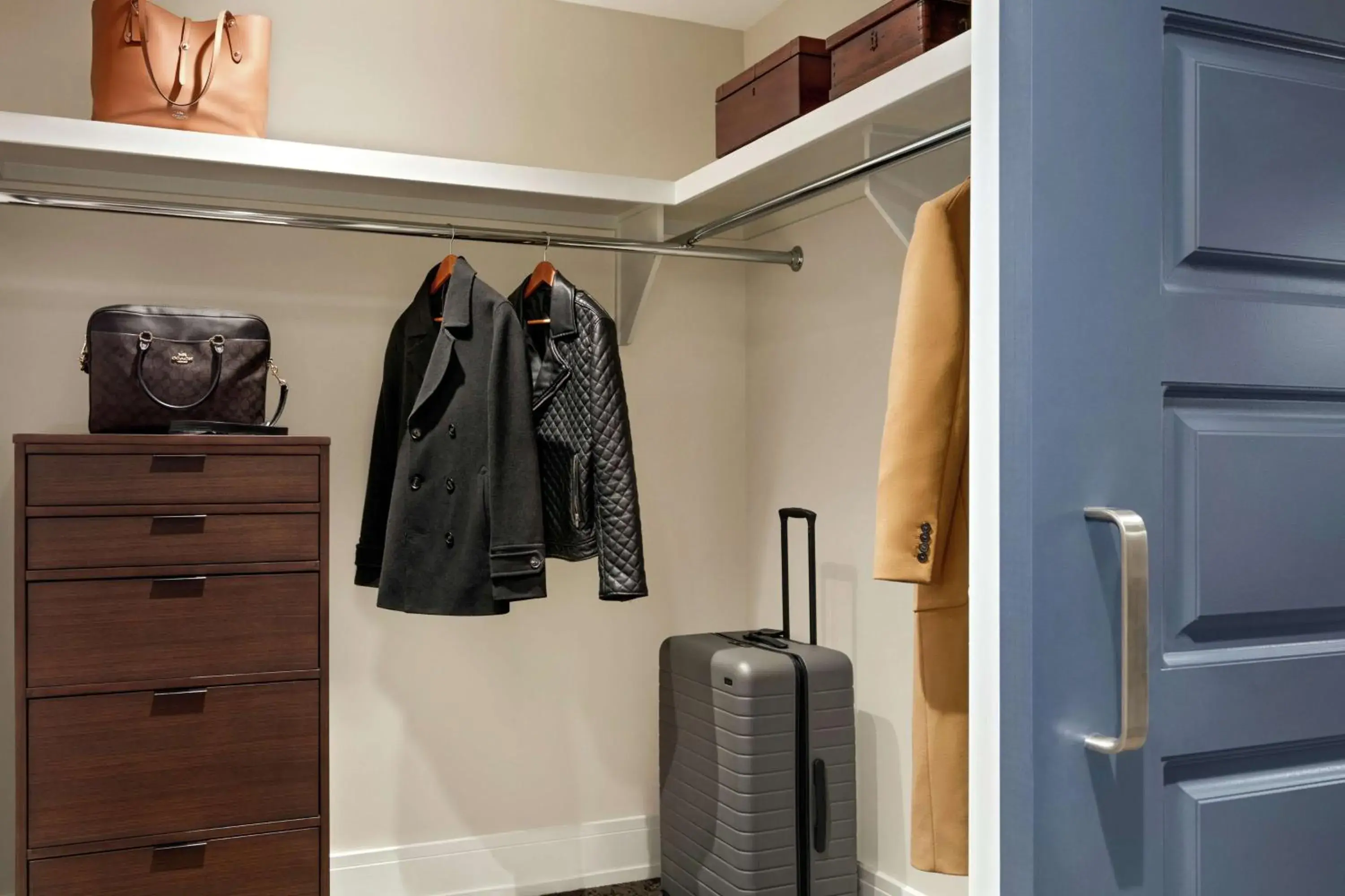 Photo of the whole room in The Harpeth Franklin Downtown, Curio Collection by Hilton Photo of the whole room in The Harpeth Franklin Downtown, Curio Collection by Hilton