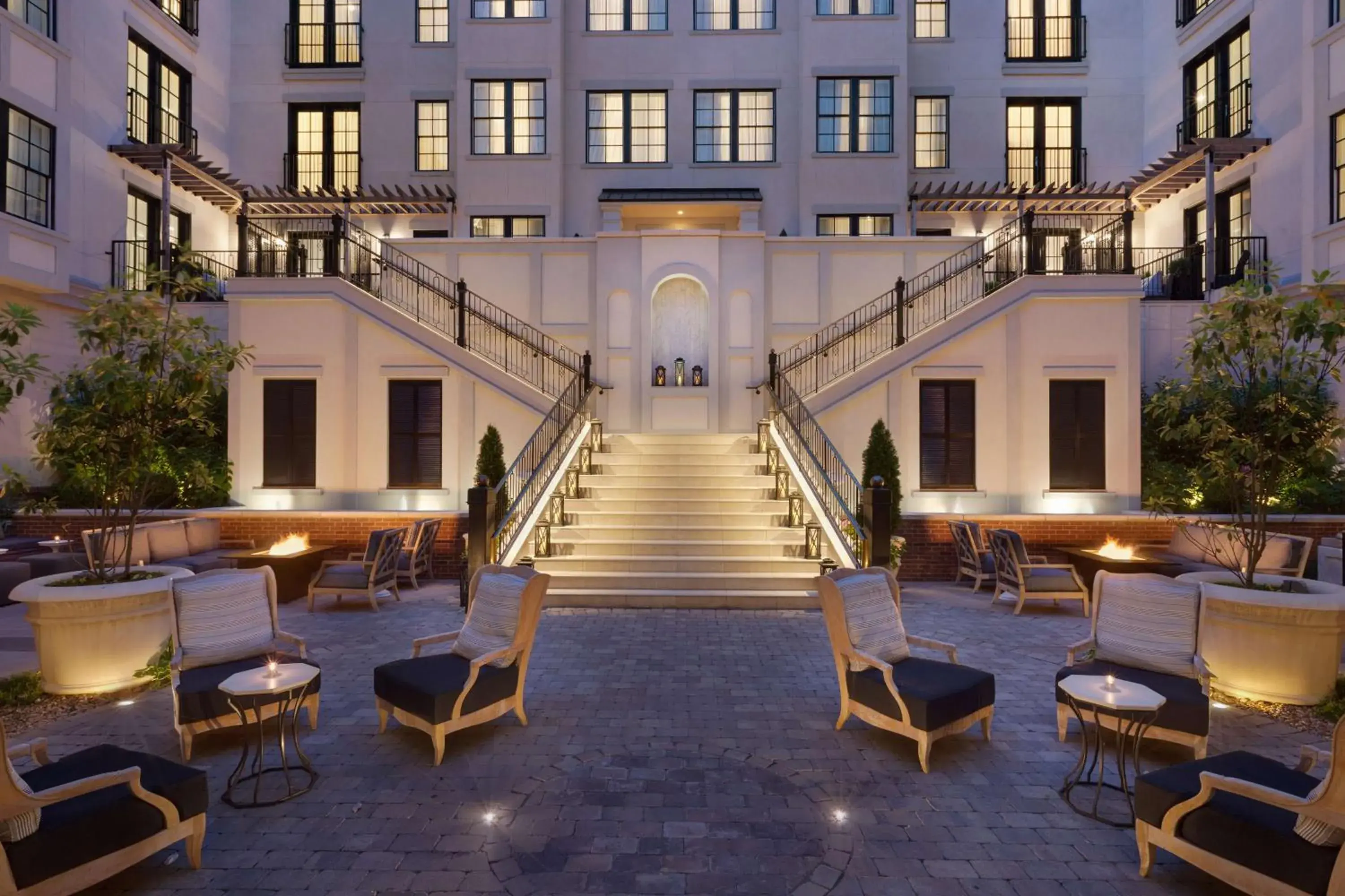Inner courtyard view in The Harpeth Franklin Downtown, Curio Collection by Hilton Inner courtyard view in The Harpeth Franklin Downtown, Curio Collection by Hilton