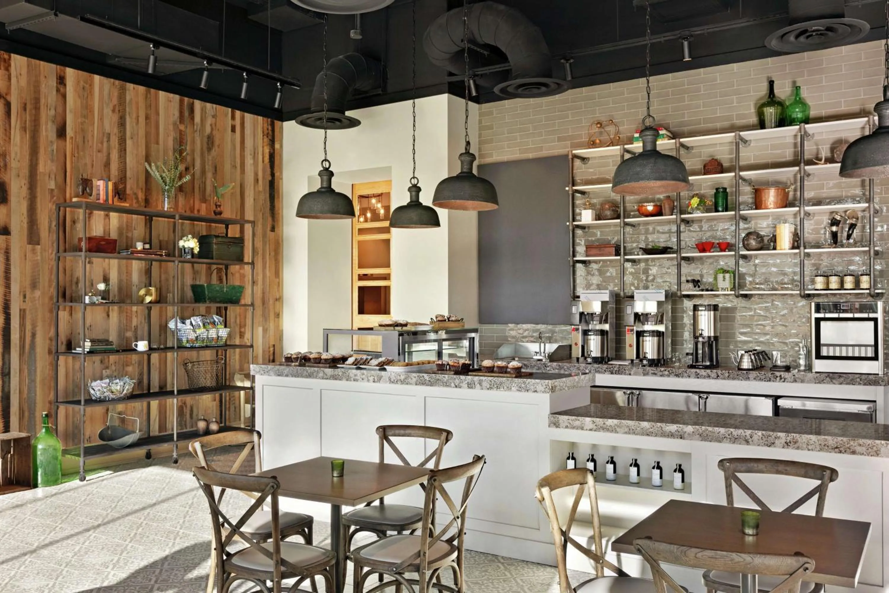 Lounge or bar in The Harpeth Franklin Downtown, Curio Collection by Hilton