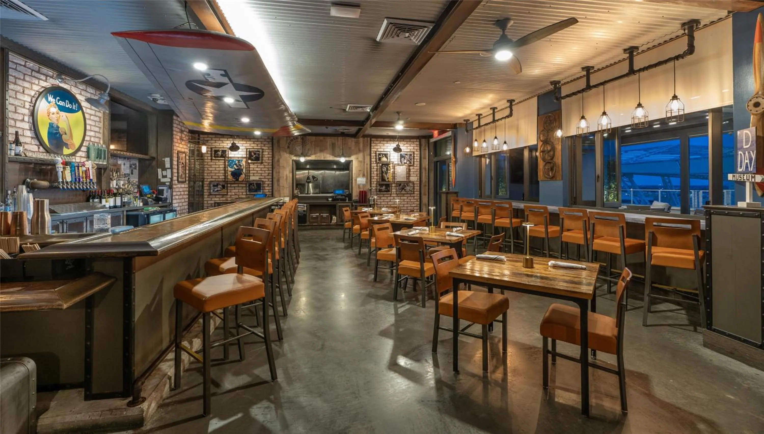 Lounge or bar in The Higgins Hotel New Orleans, Curio Collection by Hilton