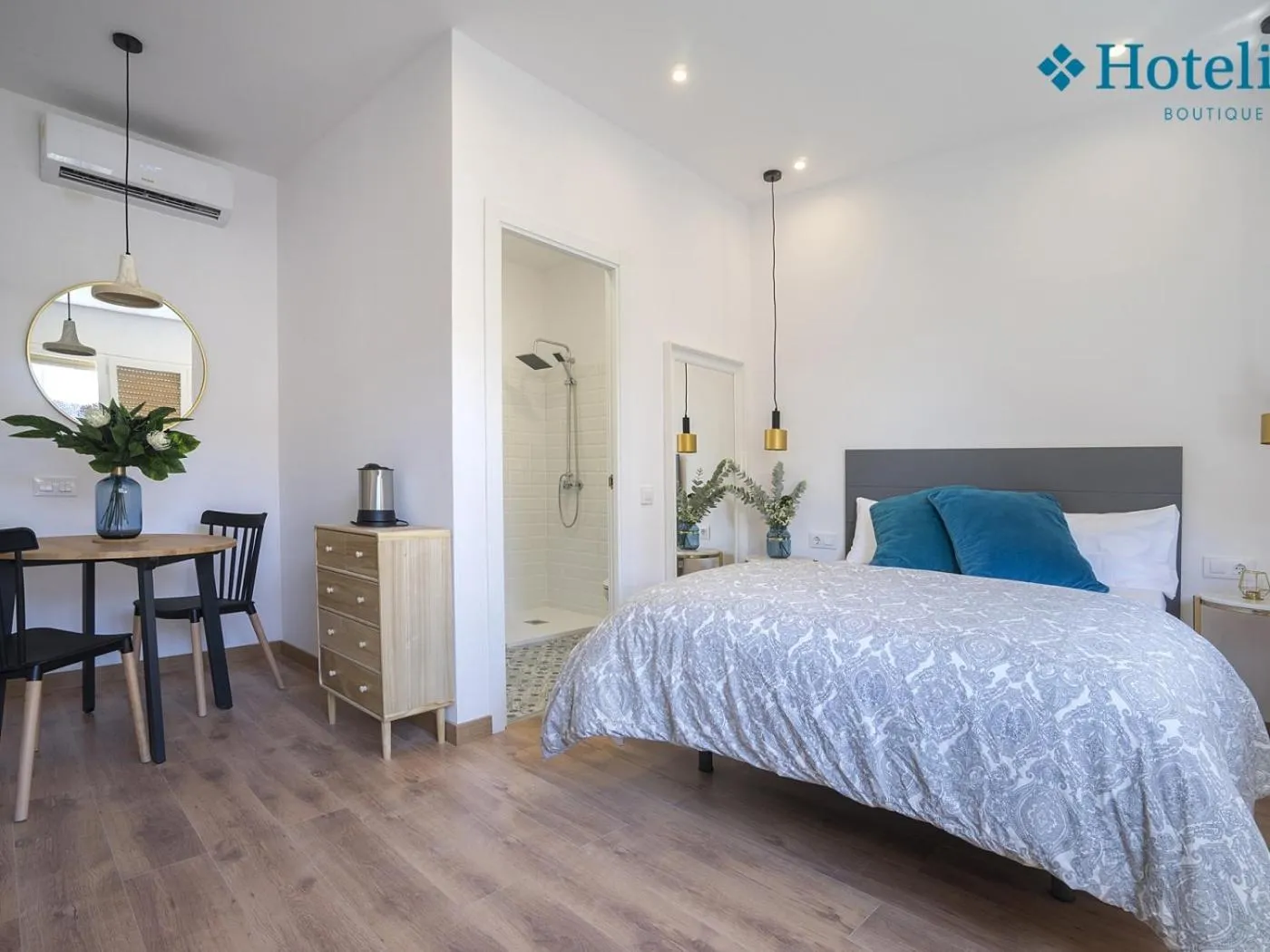 Photo of the whole room, Bed in Hotelito Boutique Badalona Mar