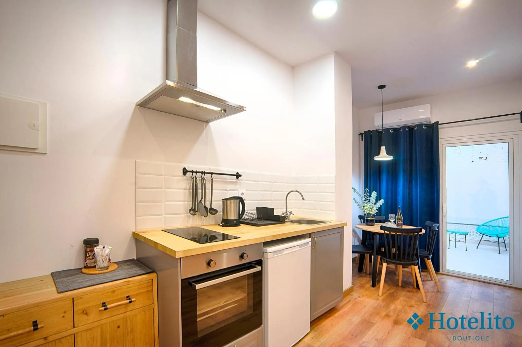 Kitchen or kitchenette in Hotelito Boutique Badalona Mar
