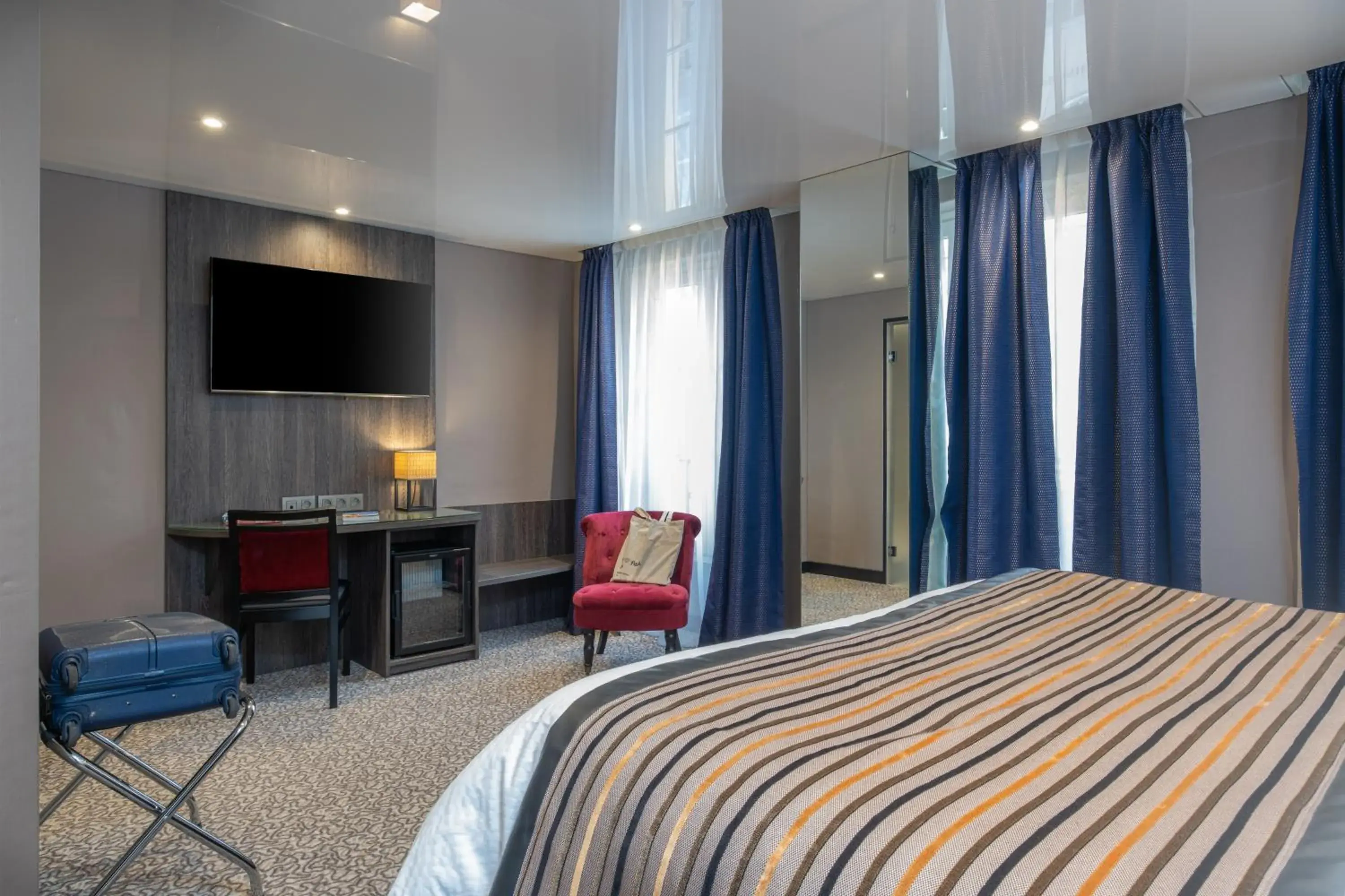 Bedroom, Bed in Hôtel Du Vieux Saule Bedroom, Bed in Hôtel Du Vieux Saule