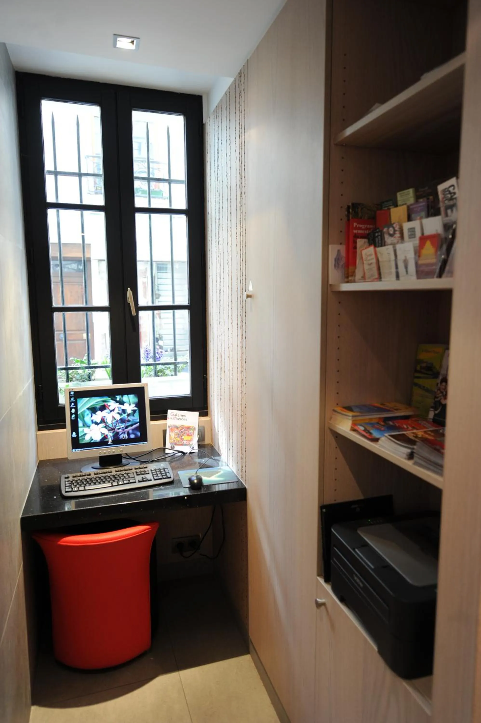 TV and multimedia in Hôtel Du Vieux Saule