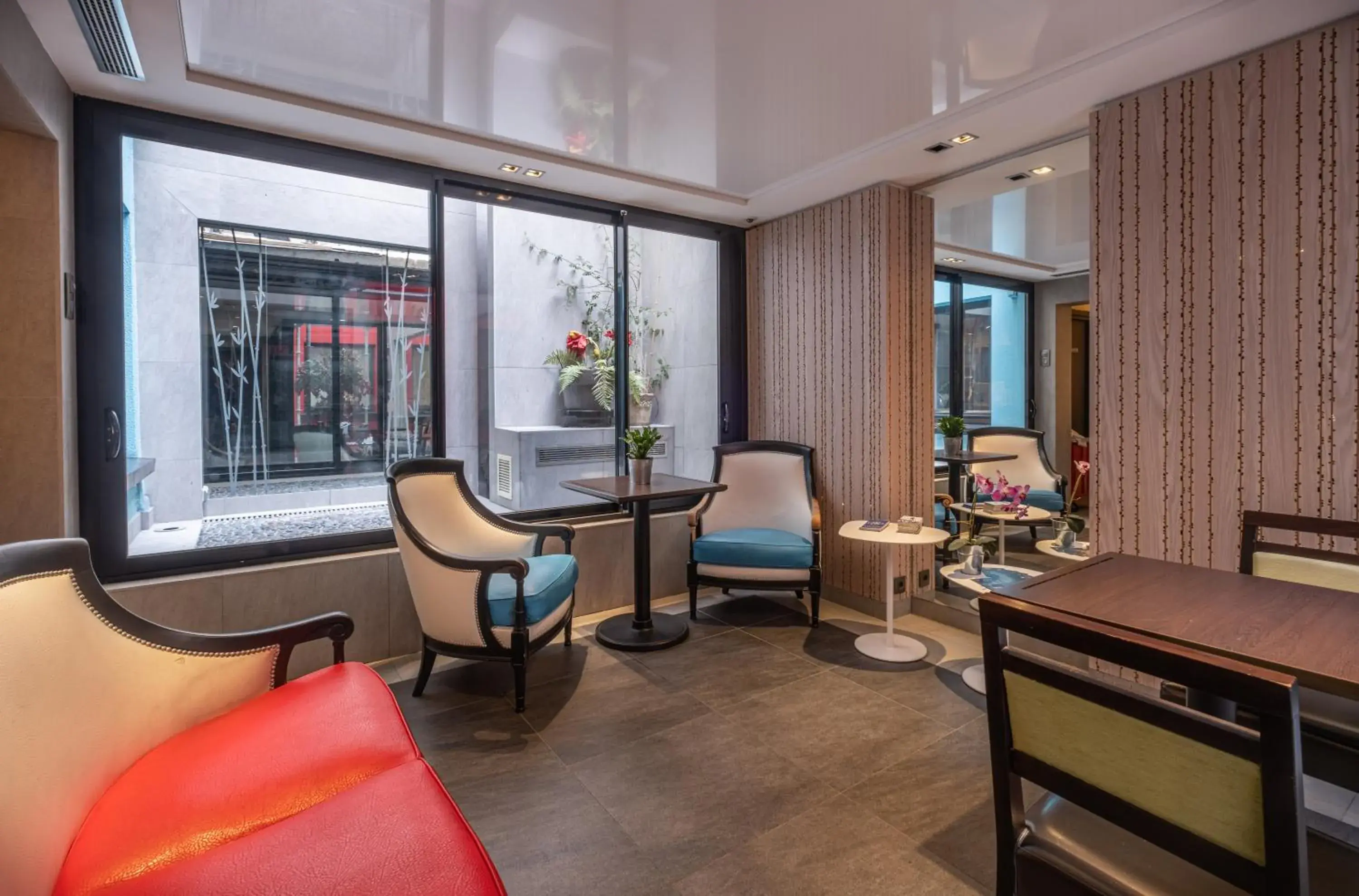 Lobby or reception in Hôtel Du Vieux Saule Lobby or reception in Hôtel Du Vieux Saule