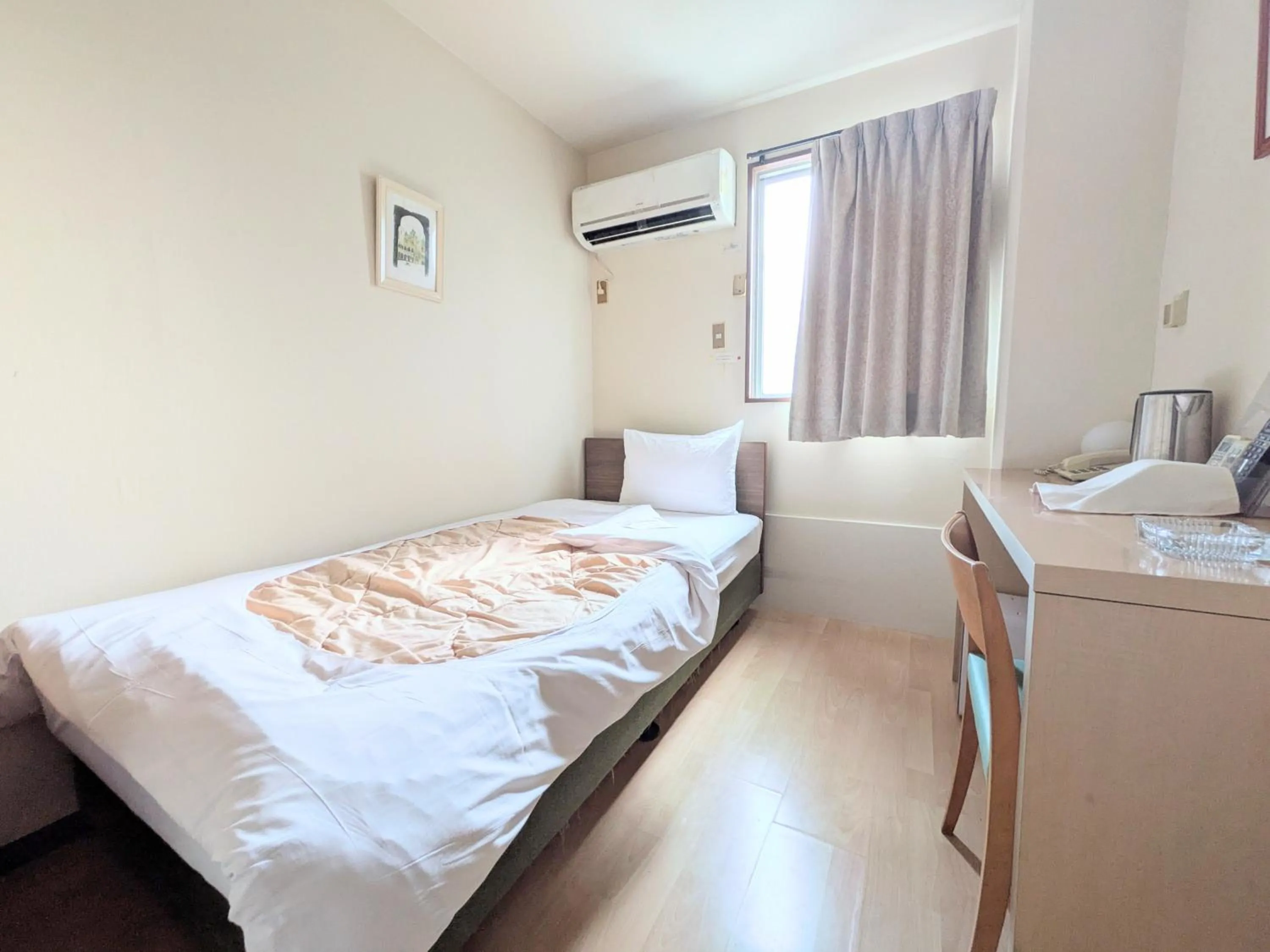 Photo of the whole room, Bed in Business Hotel Takizawa Takasaki Station Nishiguchi