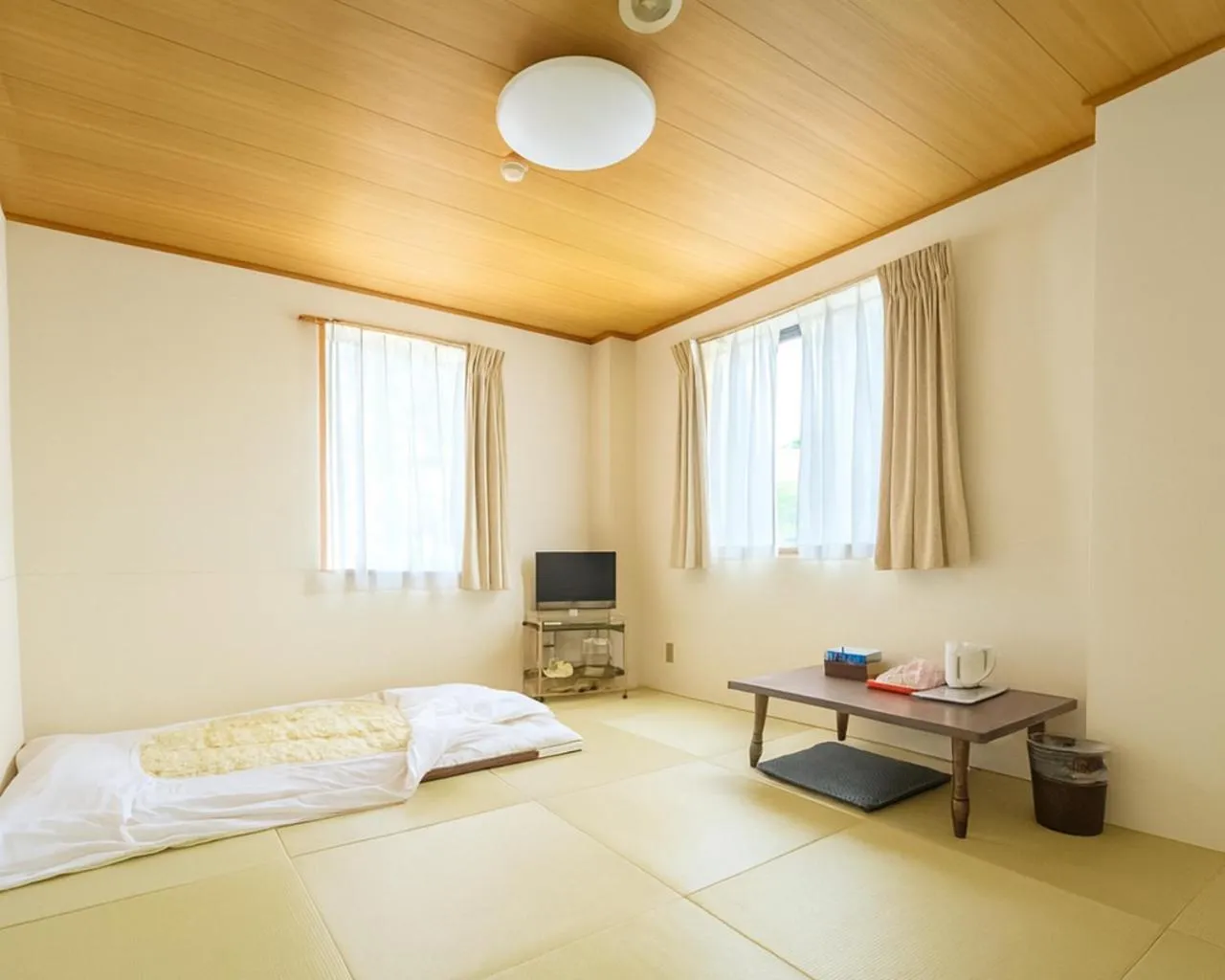 Photo of the whole room, Bed in Business Hotel Takizawa Takasaki Station Nishiguchi