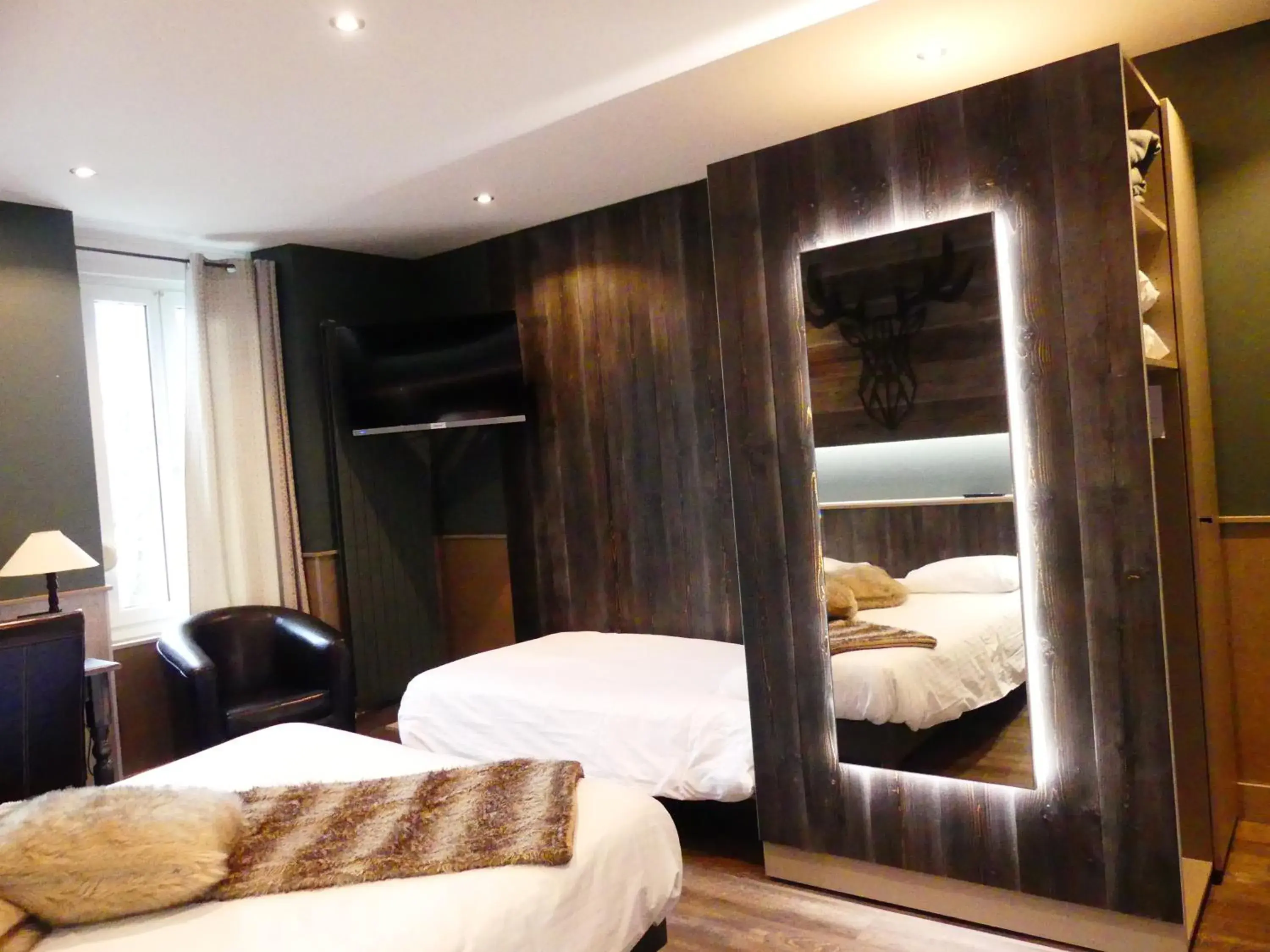 Bedroom, Bed in Logis Hotel Des Bains