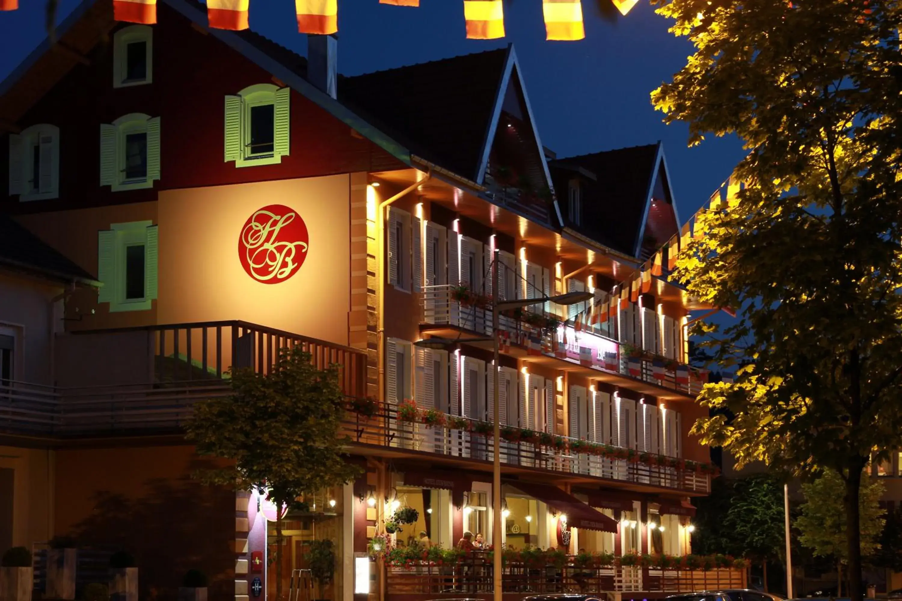 Facade/entrance, Property Building in Logis Hotel Des Bains