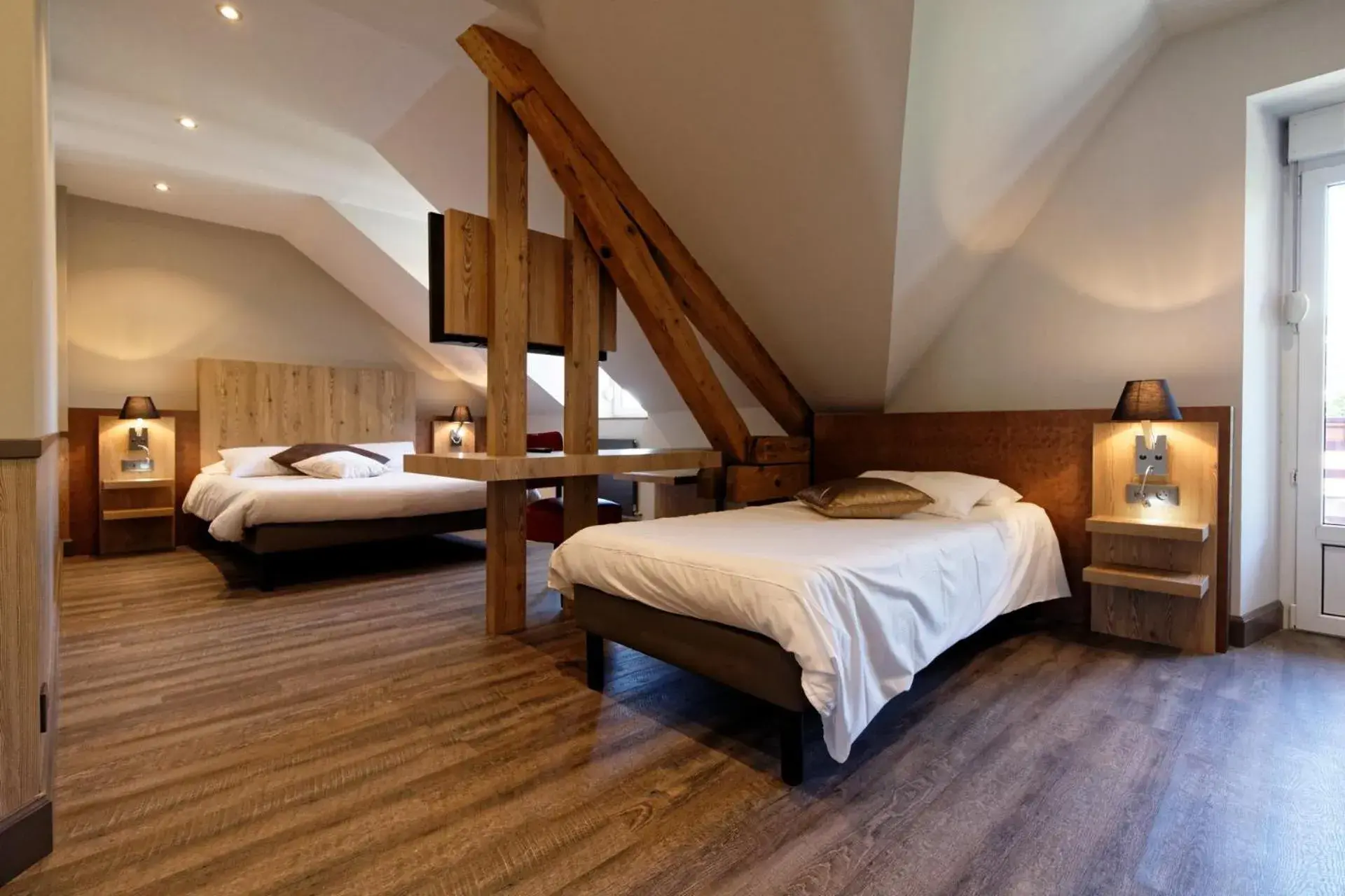 Photo of the whole room, Bed in Logis Hotel Des Bains