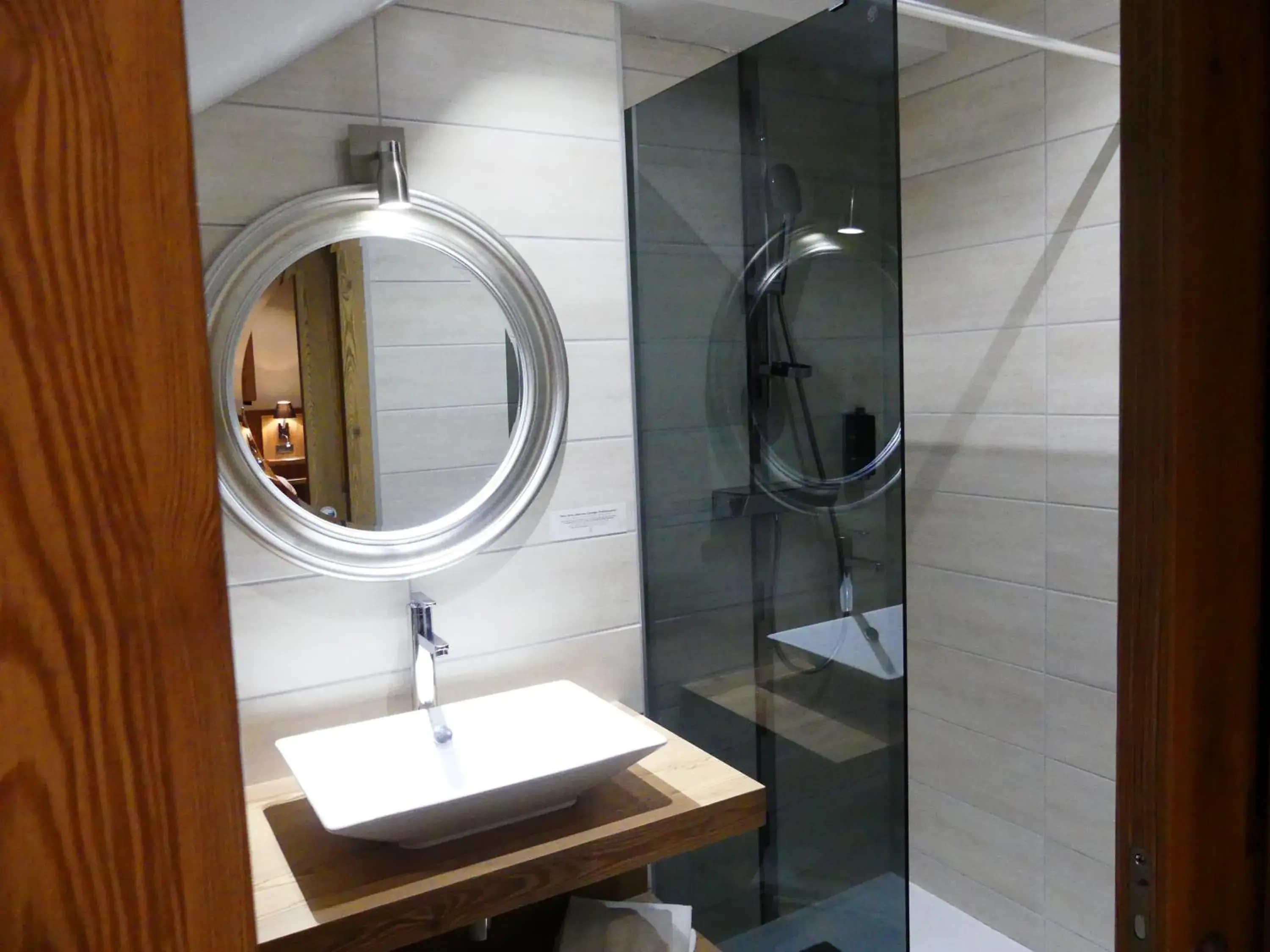 Shower, Bathroom in Logis Hotel Des Bains