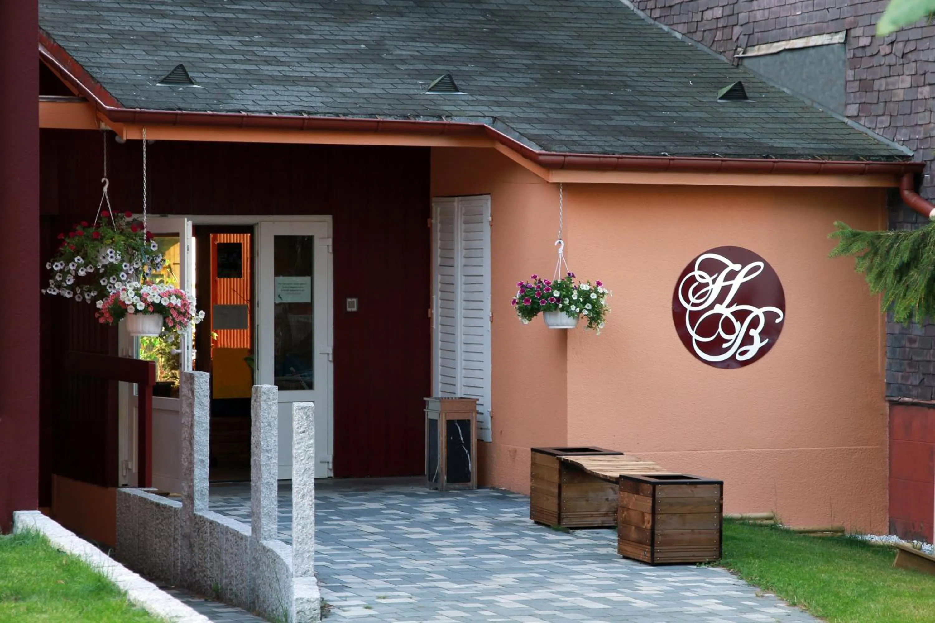 Facade/entrance in Logis Hotel Des Bains