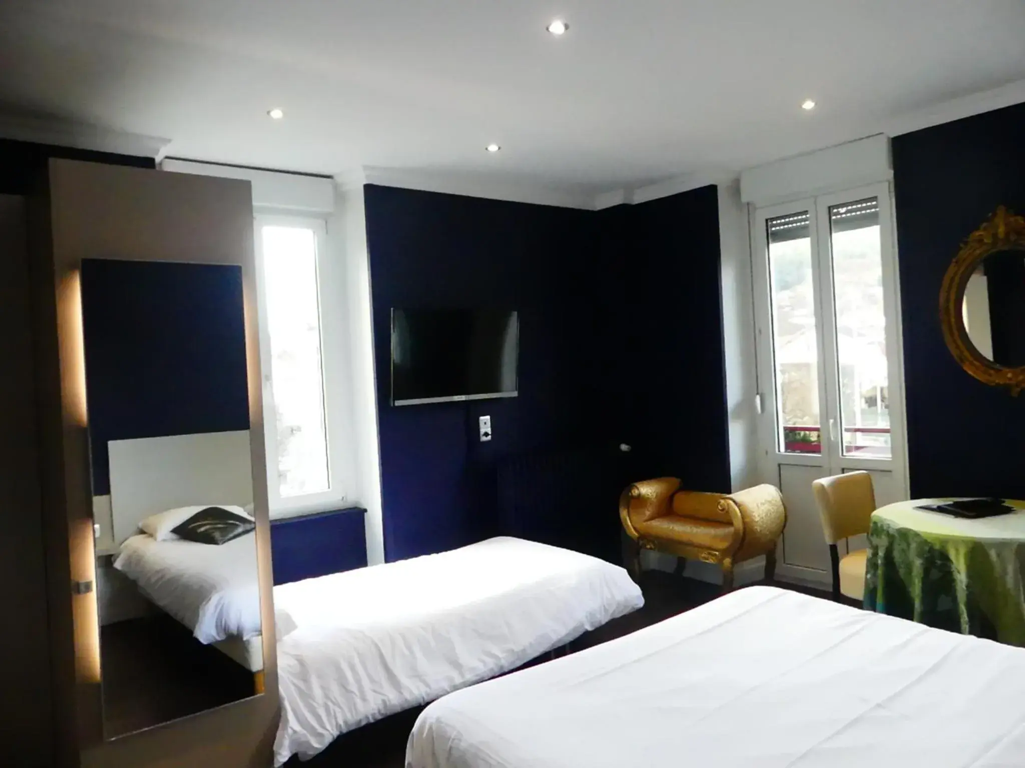 Bedroom, Bed in Logis Hotel Des Bains