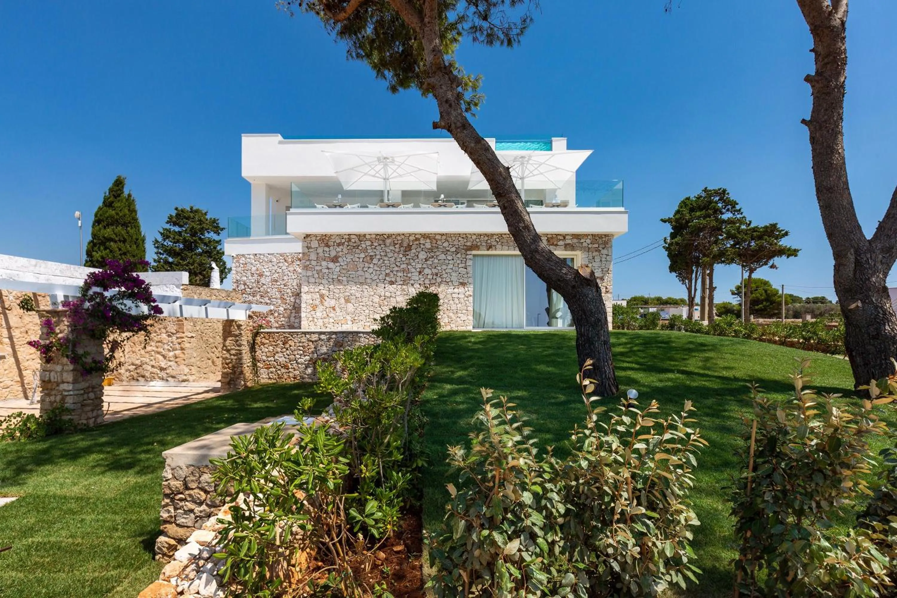 Property building in Perla Saracena Hotel & Restaurant