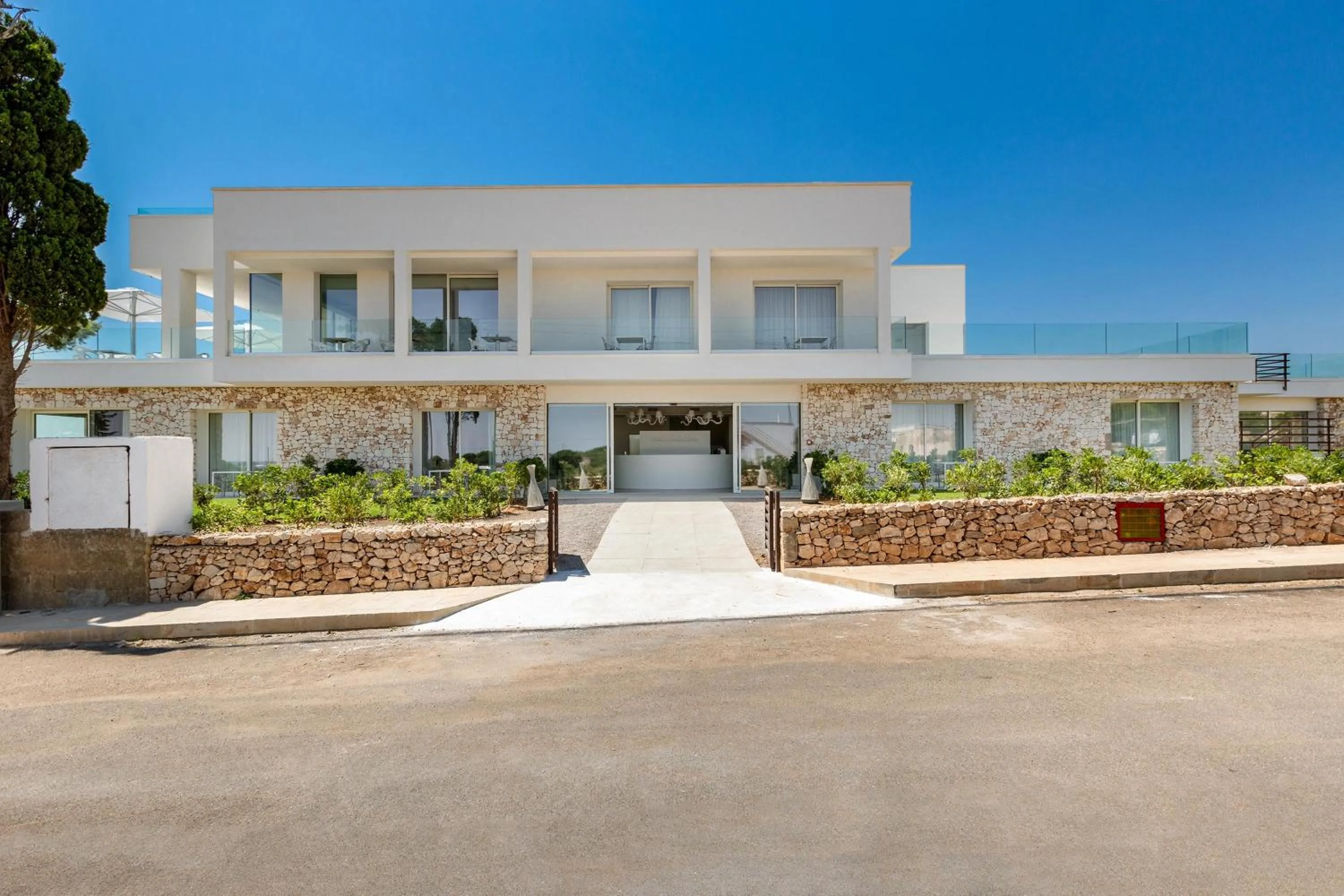 Property building in Perla Saracena Hotel & Restaurant