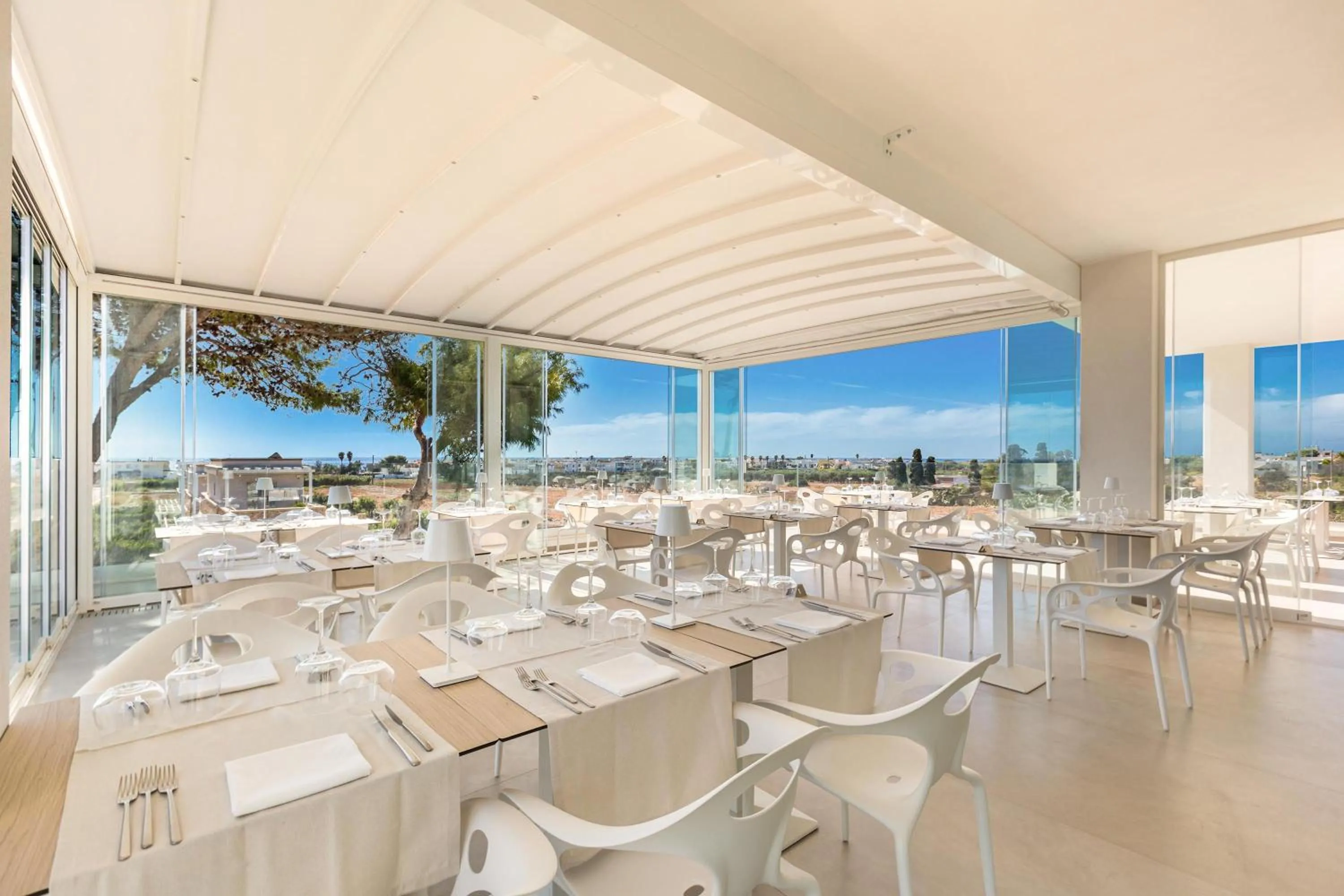 Restaurant/places to eat in Perla Saracena Hotel & Restaurant