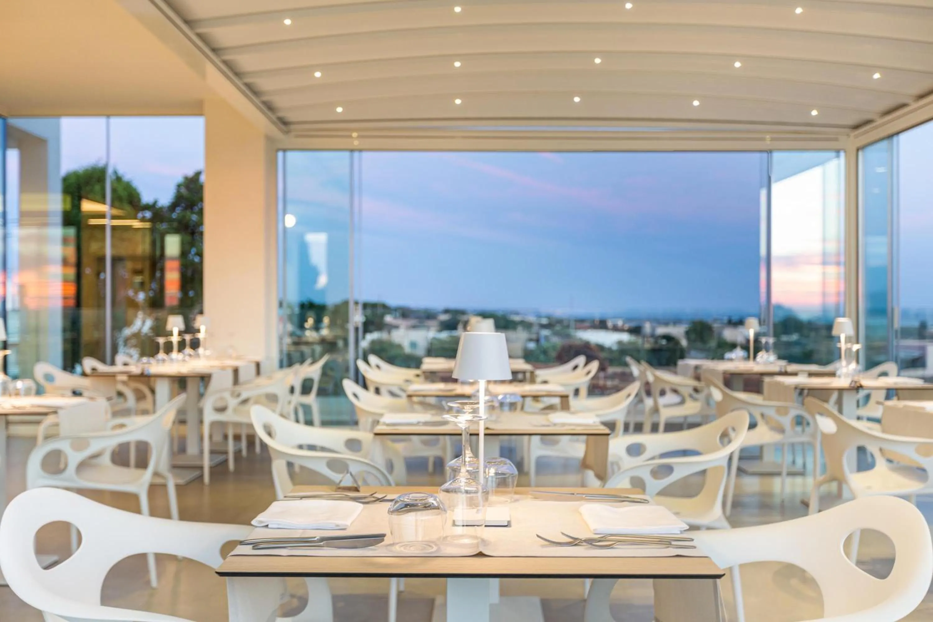 Restaurant/places to eat in Perla Saracena Hotel & Restaurant