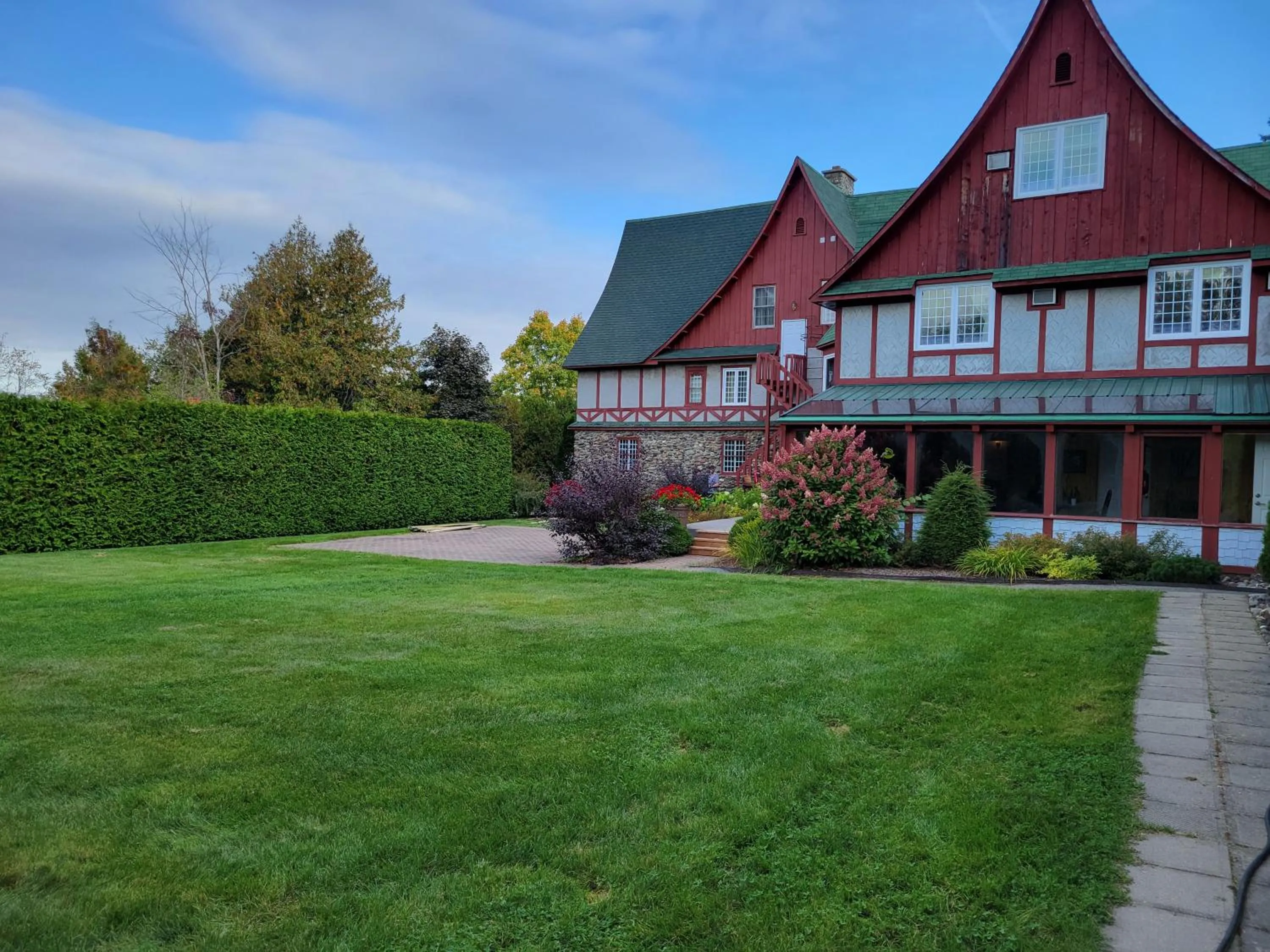 Pathsaala Inn & Restaurant