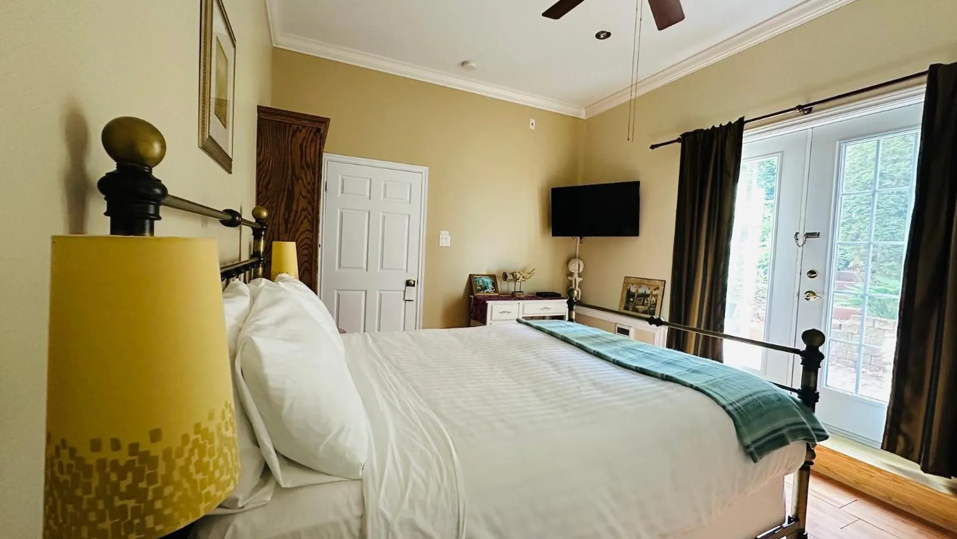 Pathsaala Inn & Restaurant