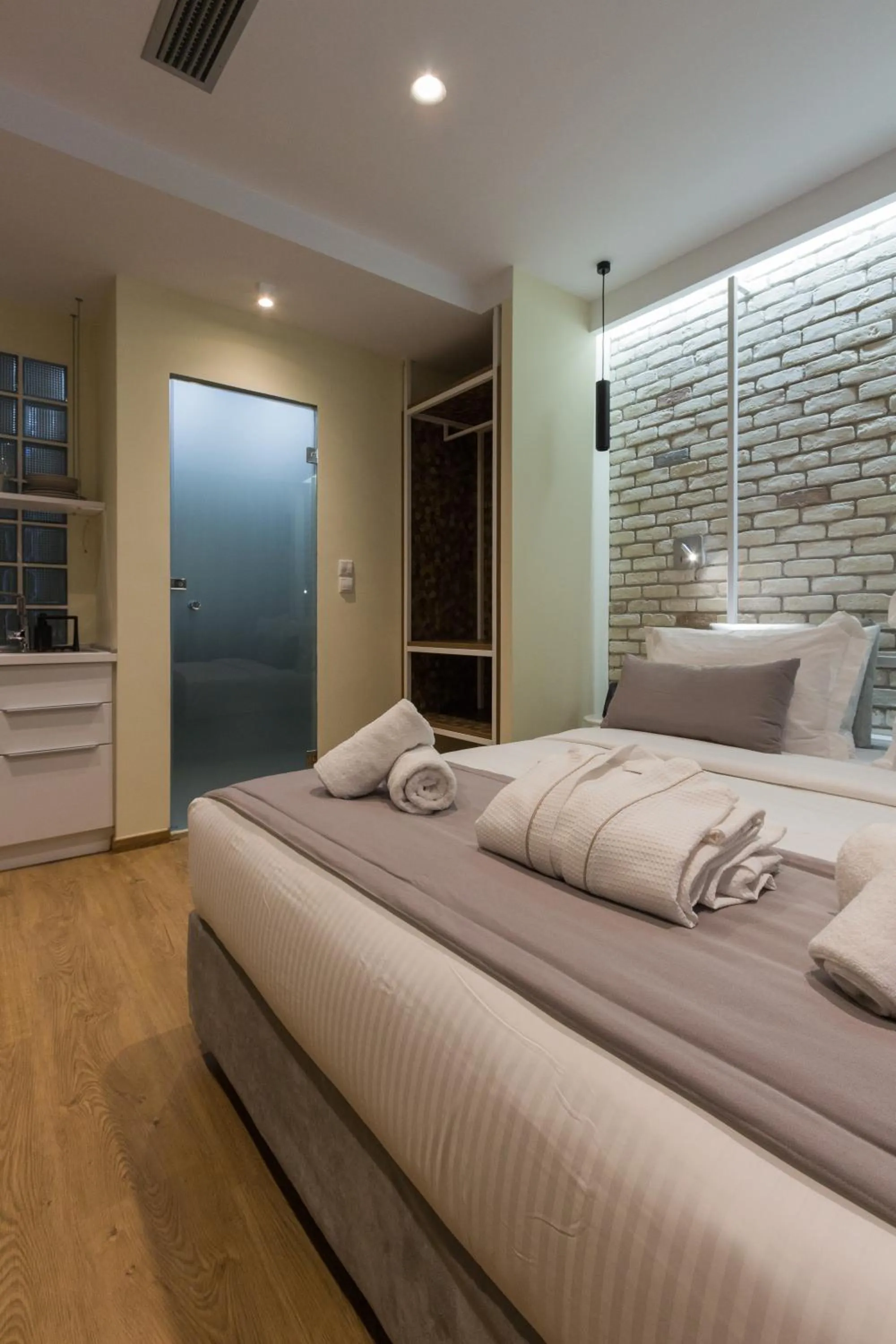 Bed in SUITES@SYNGROU-FIX