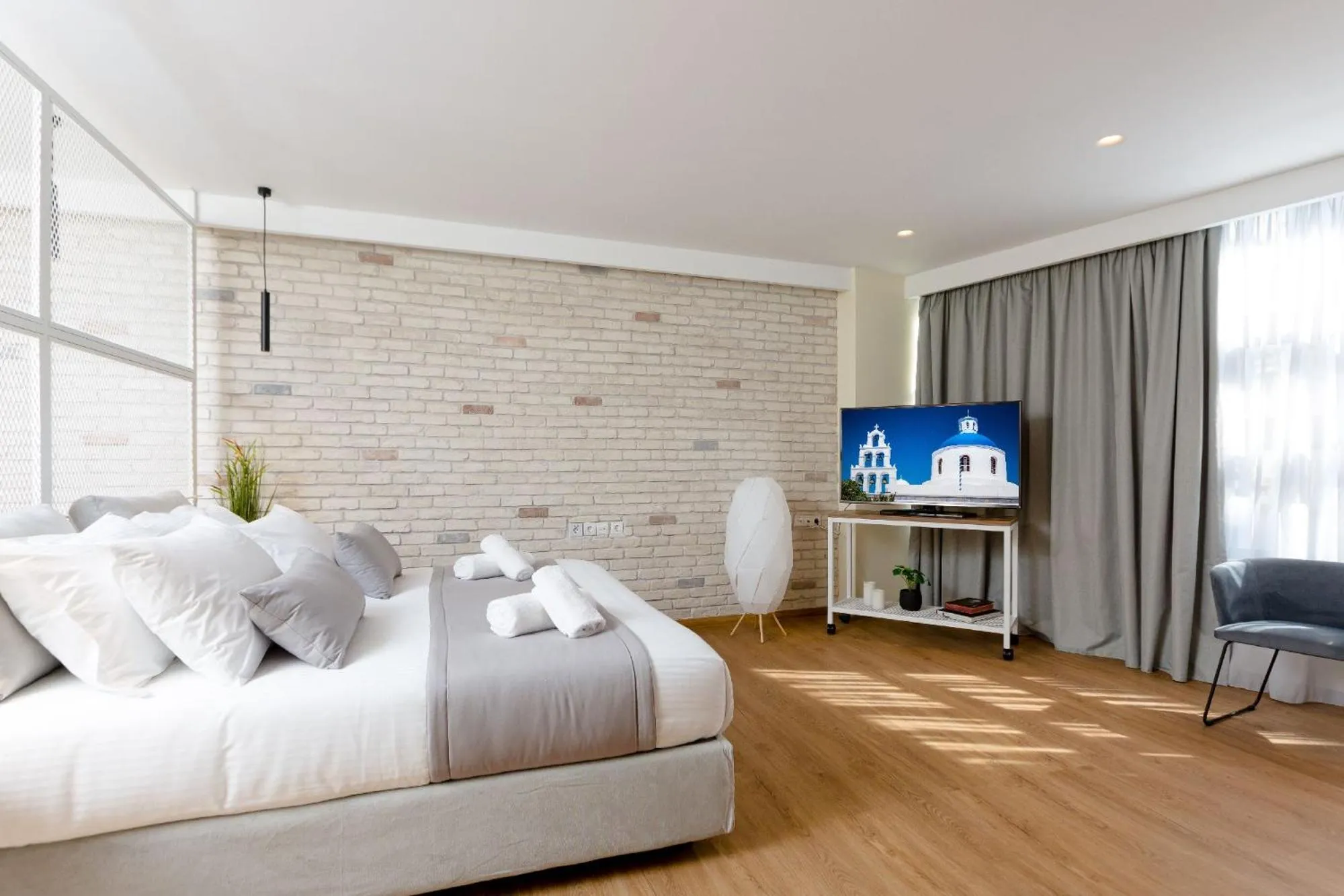 Bed in SUITES@SYNGROU-FIX