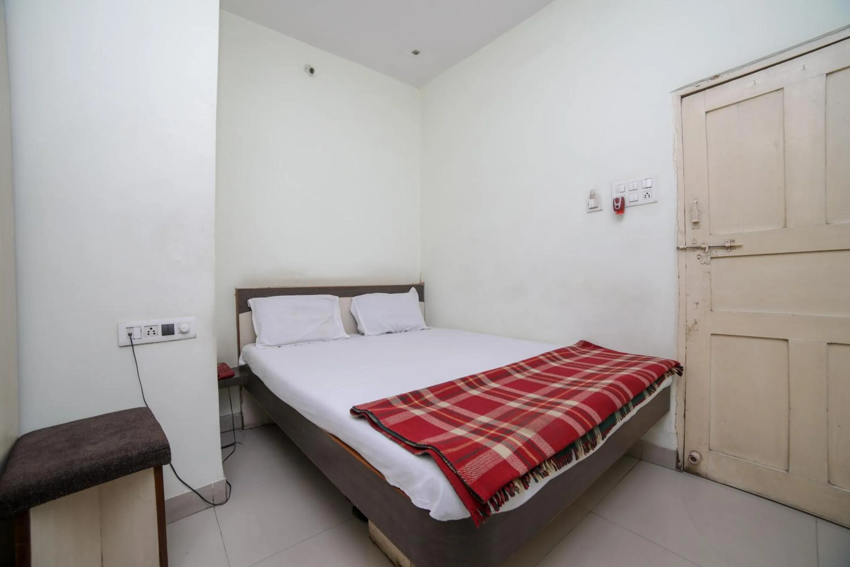 Bedroom, Bed in SPOT ON Shraddha Hotel