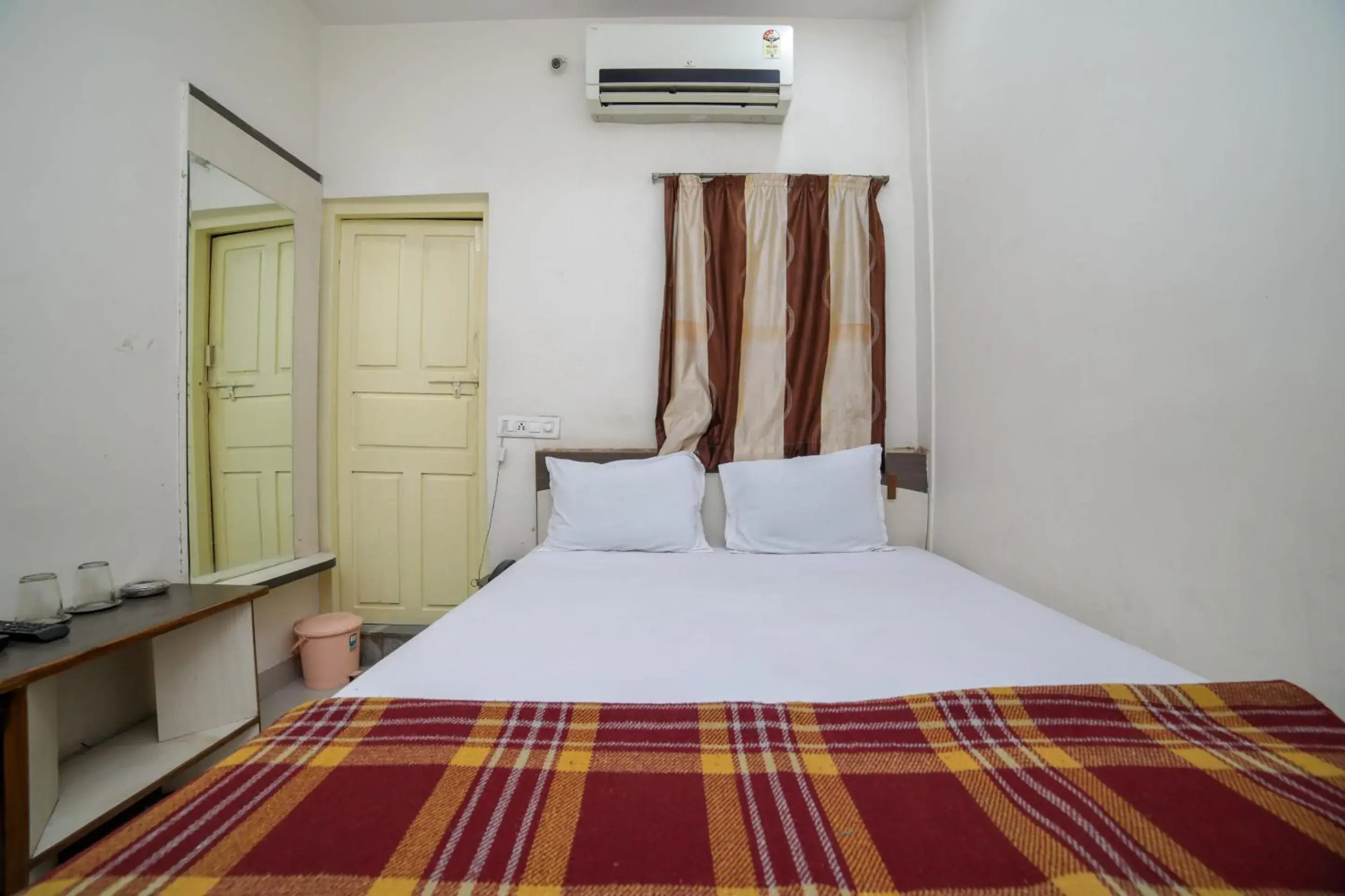 Bedroom, Bed in SPOT ON Shraddha Hotel Bedroom, Bed in SPOT ON Shraddha Hotel