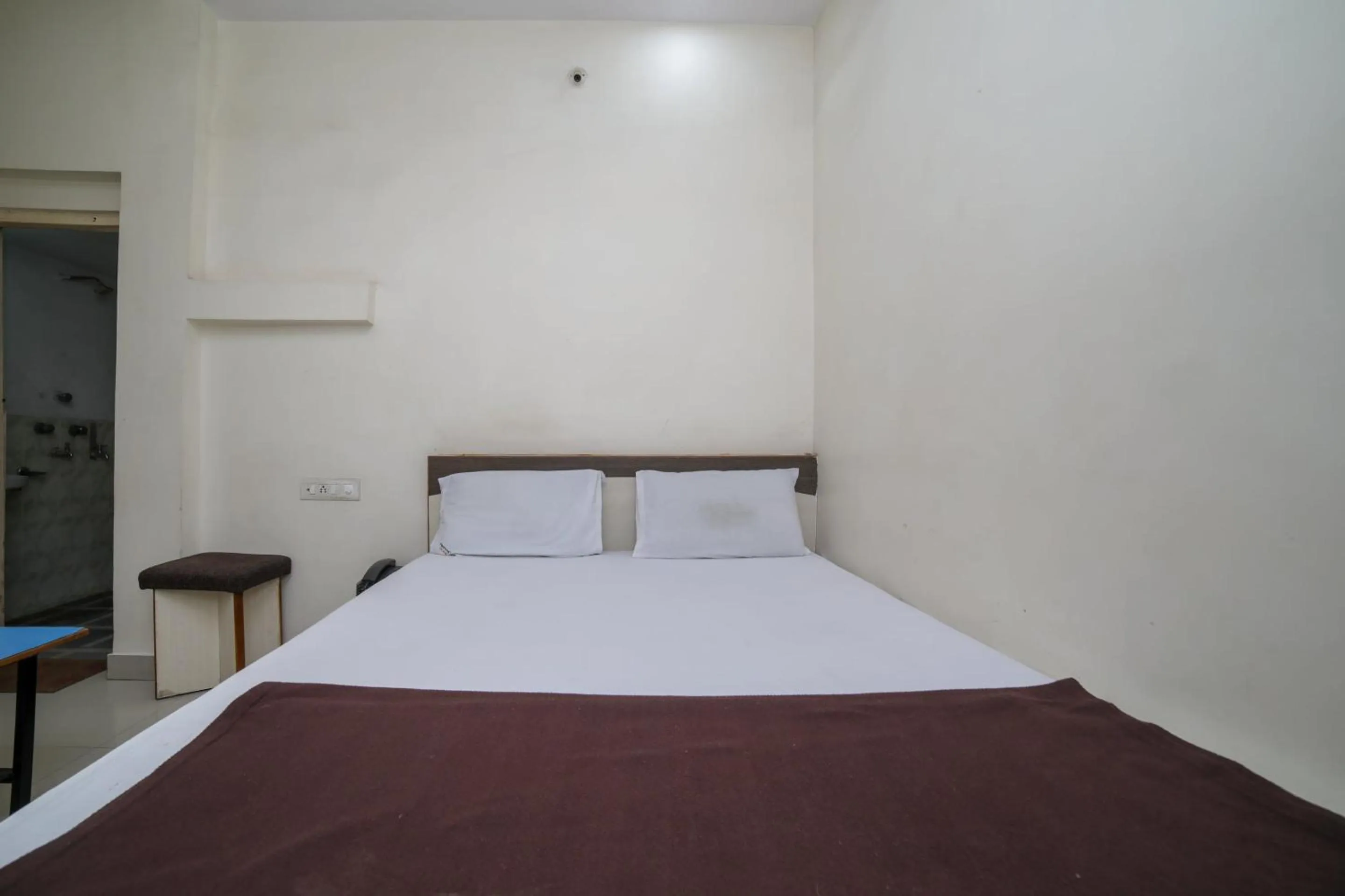 Bedroom, Bed in SPOT ON Shraddha Hotel