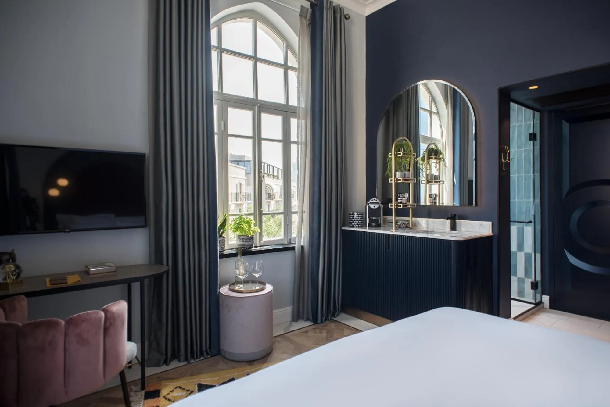 TV and multimedia, Bed in Elmina Hotel Jaffa