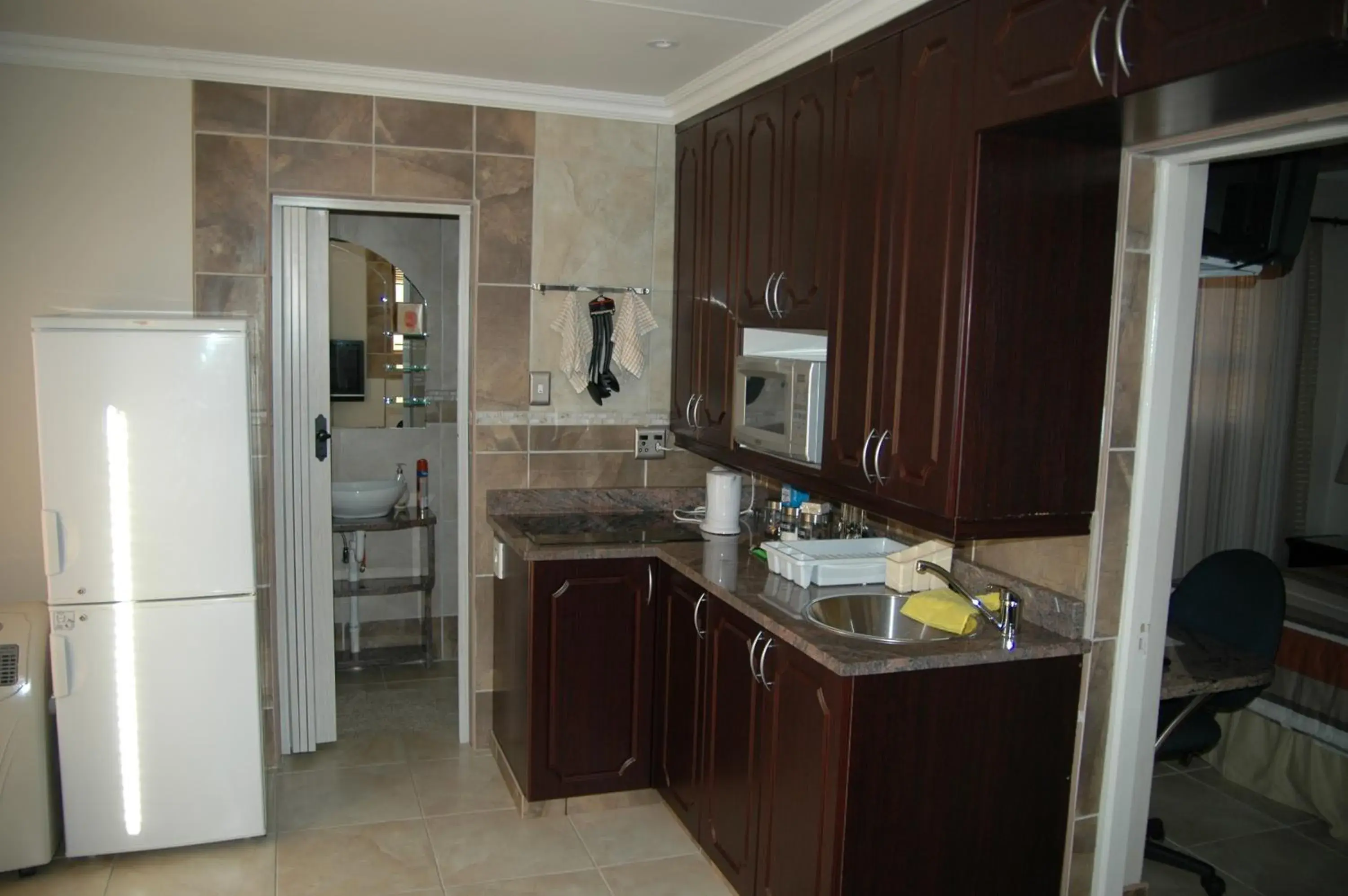 Bathroom in Bon A Vie Self-catering and b&b Gonubie Full Solar Power, no load shedding! Bathroom in Bon A Vie Self-catering and b&b Gonubie Full Solar Power, no load shedding!