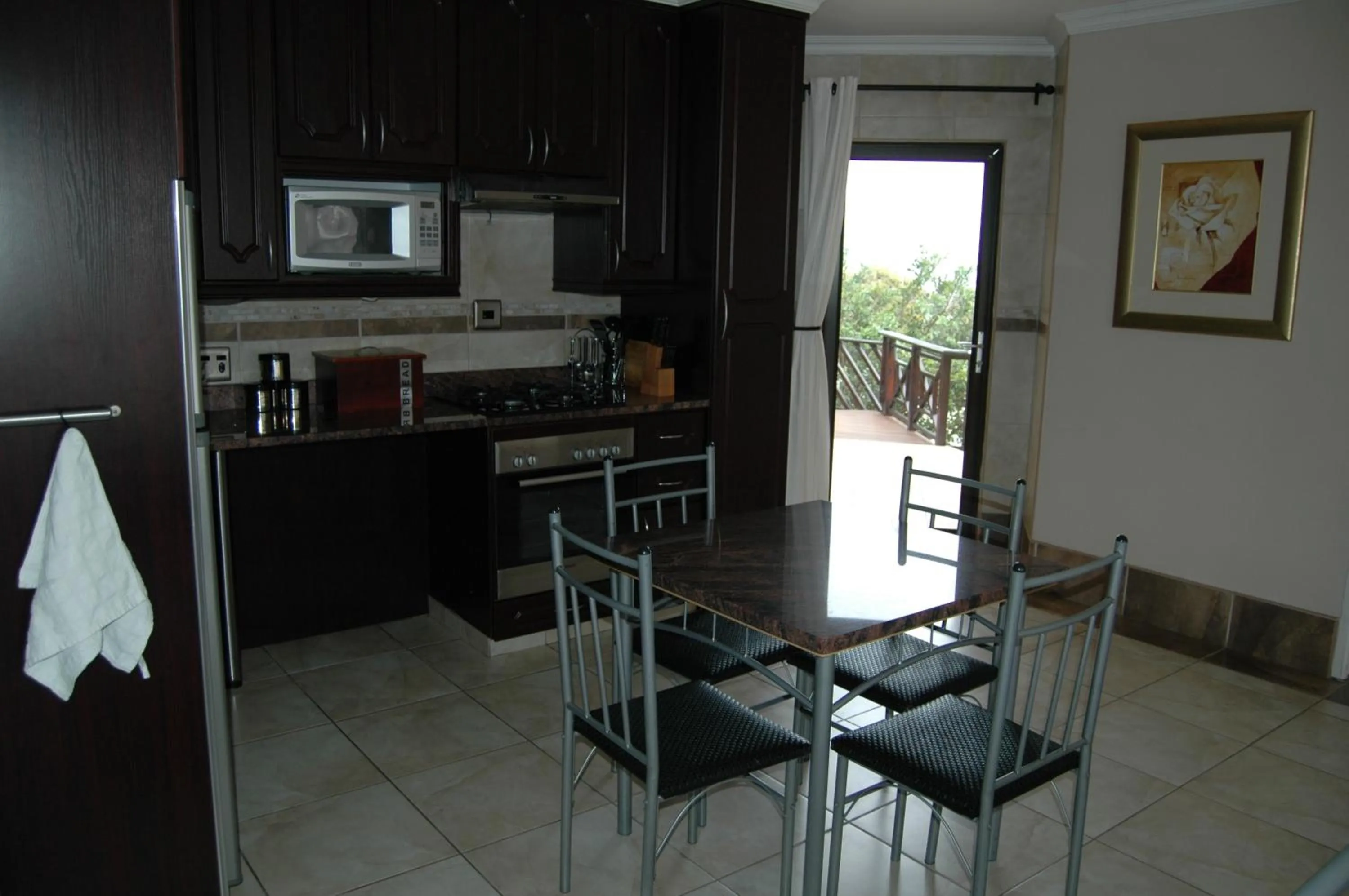 Kitchen or kitchenette in Bon A Vie Self-catering and b&b Gonubie Full Solar Power, no load shedding!