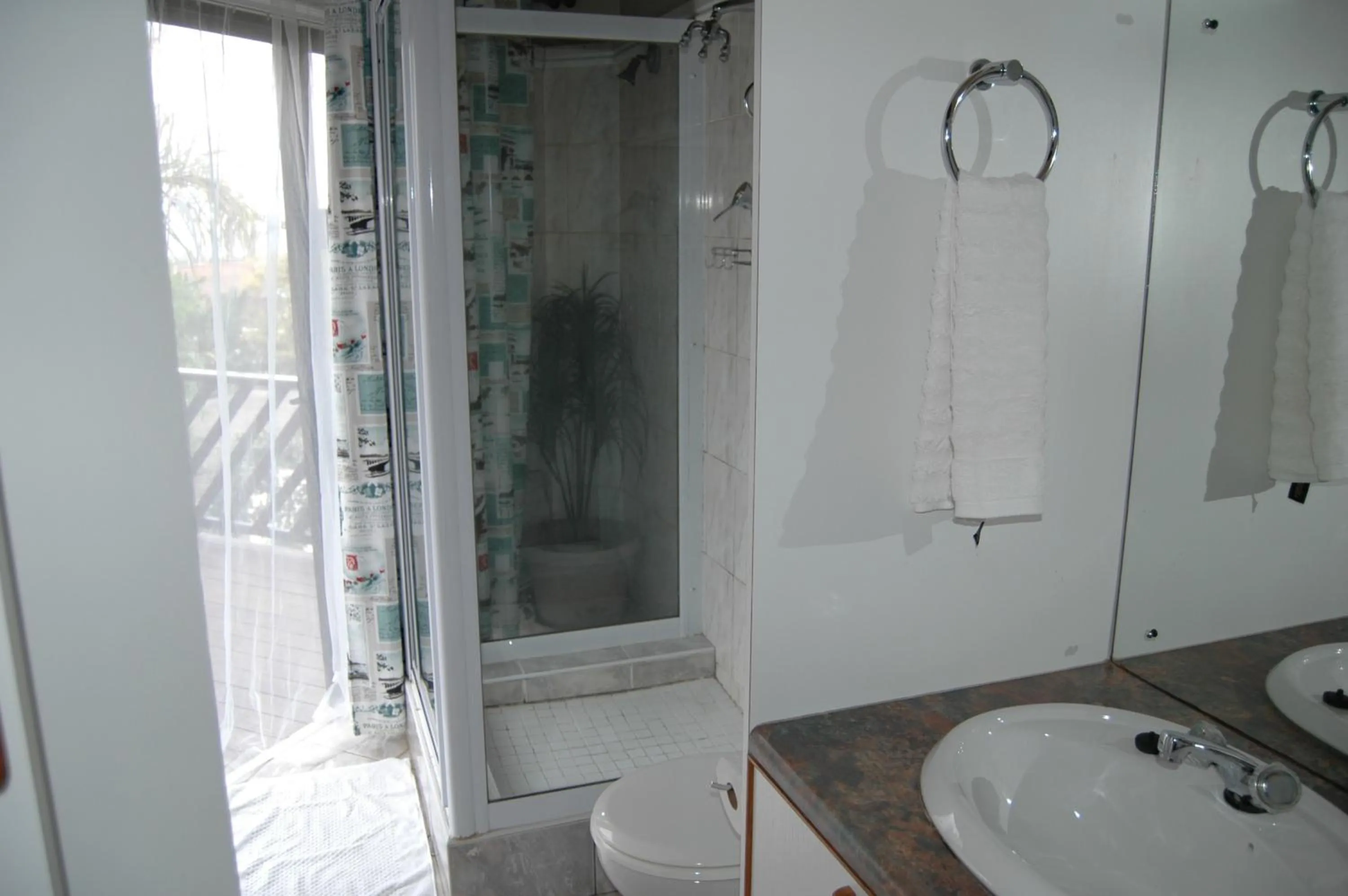 Bathroom in Bon A Vie Self-catering and b&b Gonubie Full Solar Power, no load shedding!