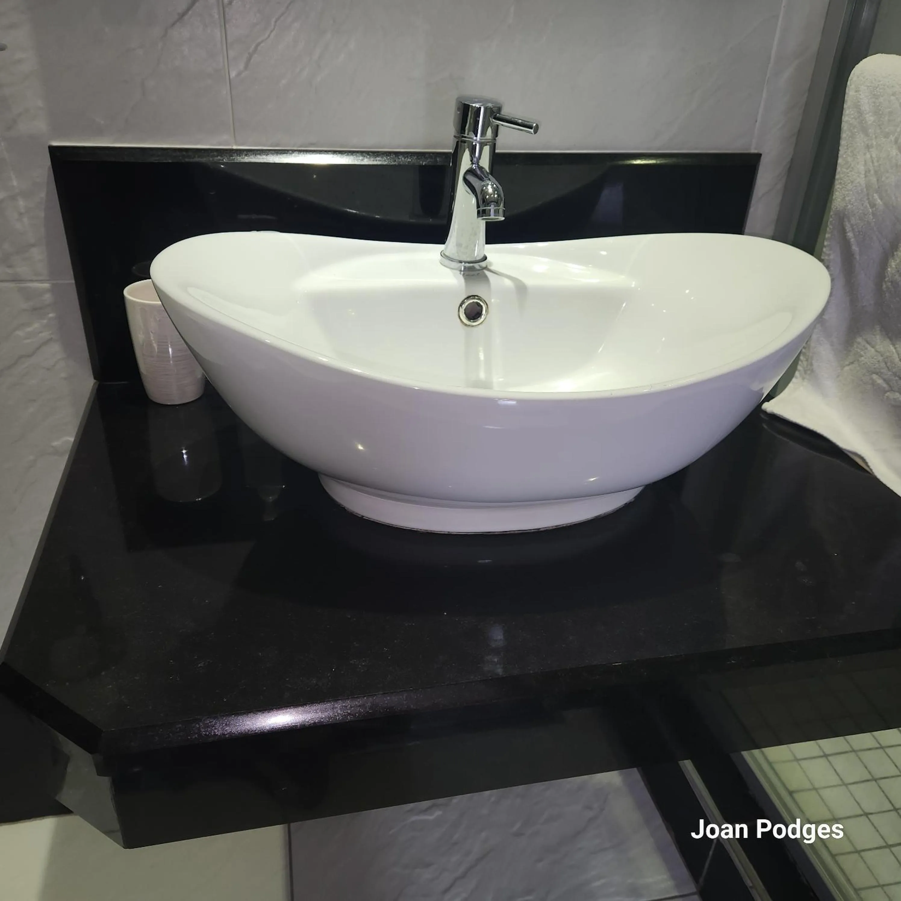 Bathroom in Bon A Vie Self-catering and b&b Gonubie Full Solar Power, no load shedding!