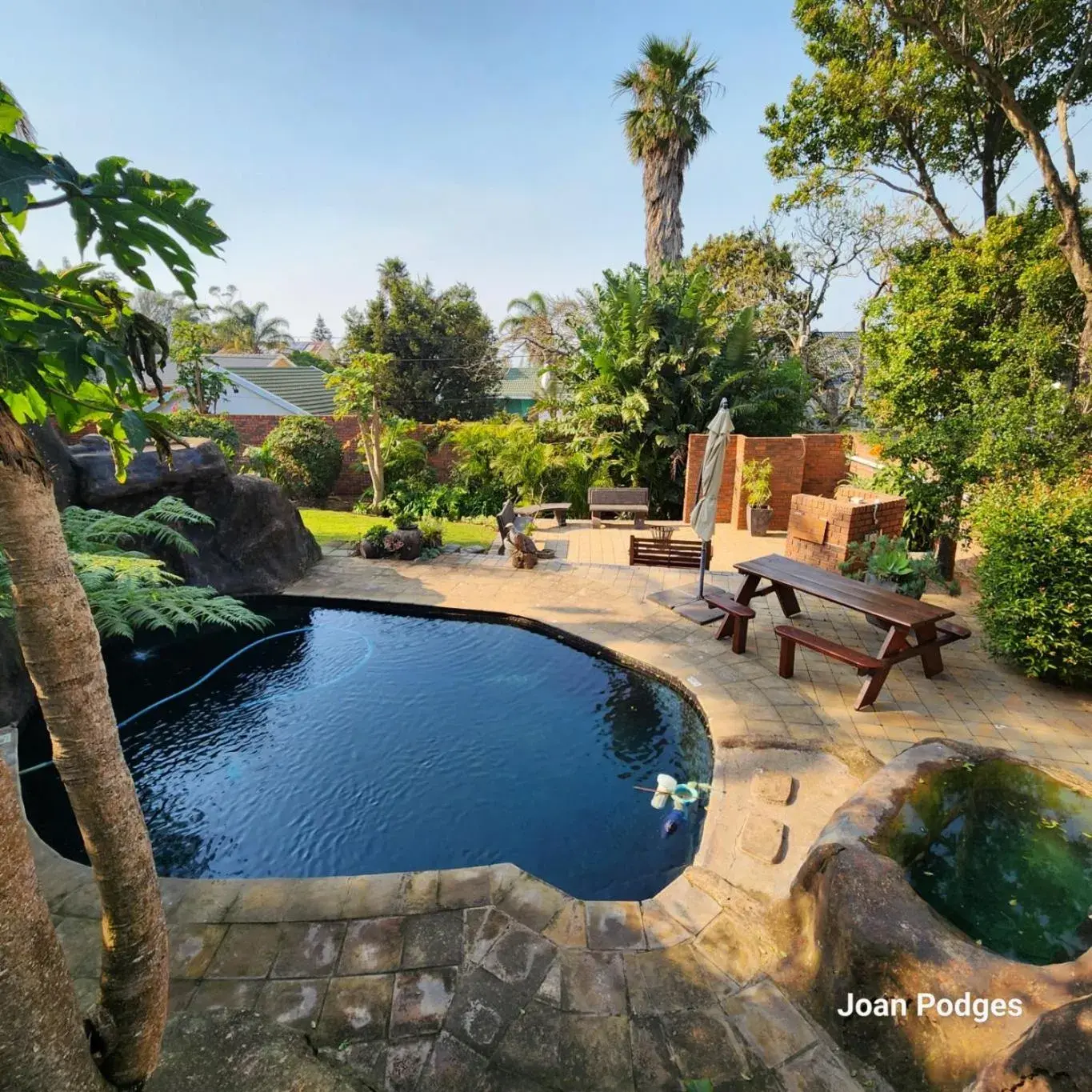 Pool view in Bon A Vie Self-catering and b&b Gonubie Full Solar Power, no load shedding! Pool view in Bon A Vie Self-catering and b&b Gonubie Full Solar Power, no load shedding!